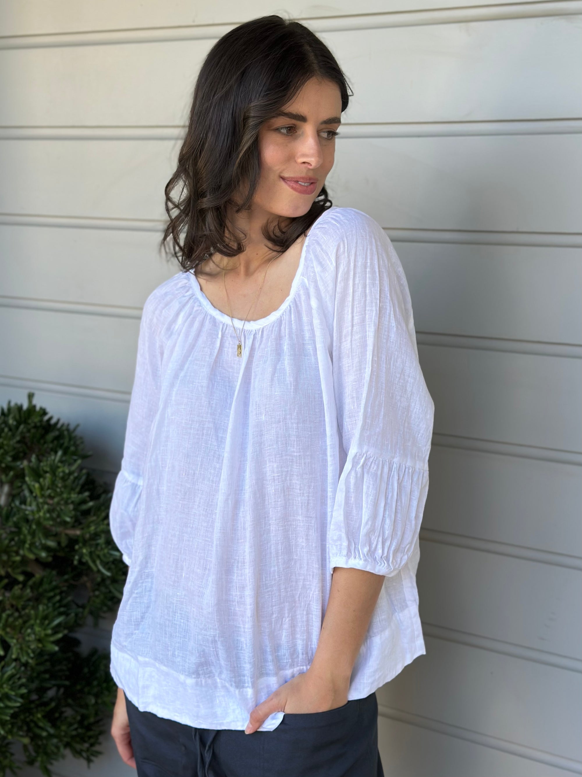 julia top-white linen Apparel