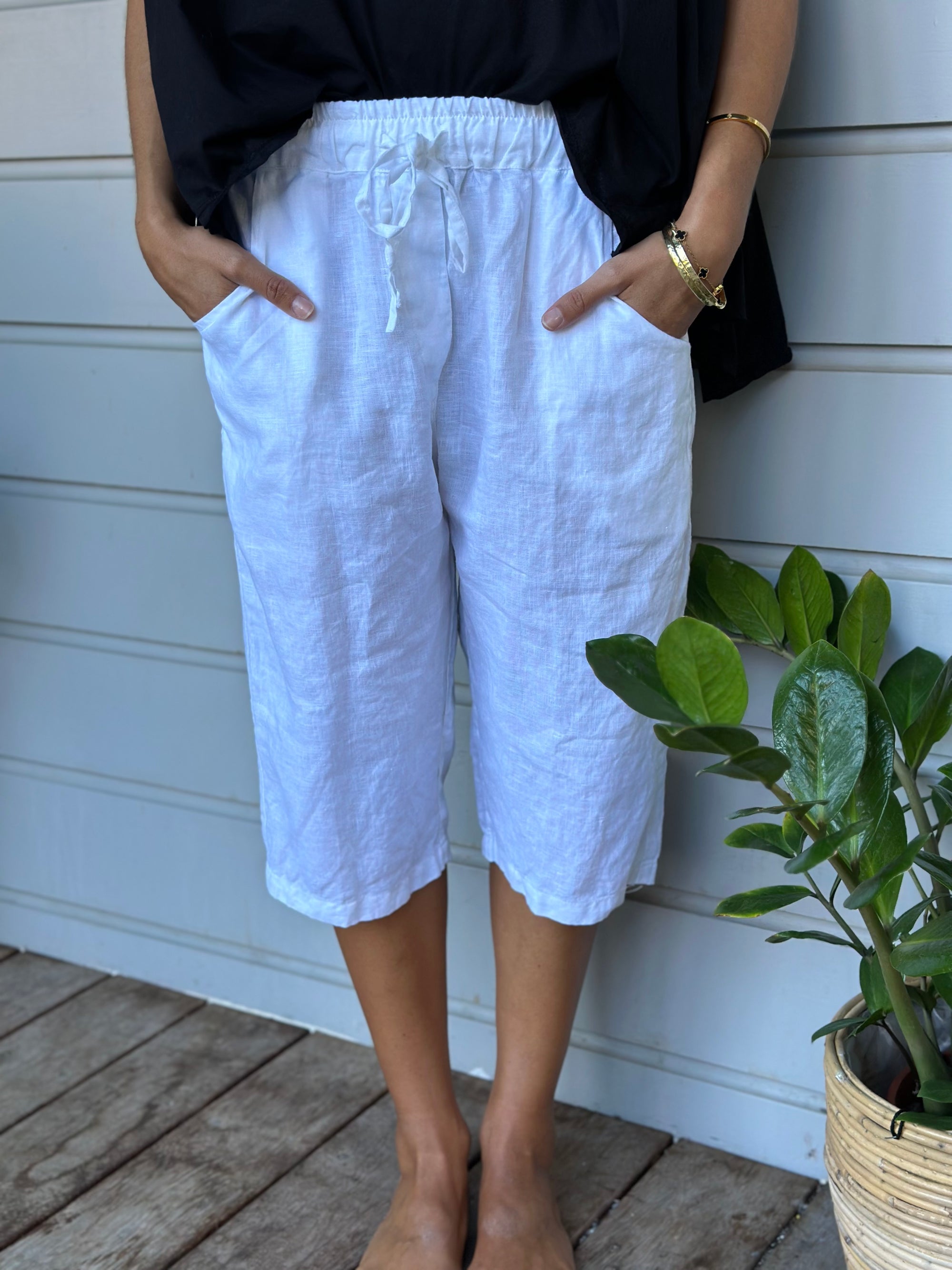 billy short-white linen Apparel