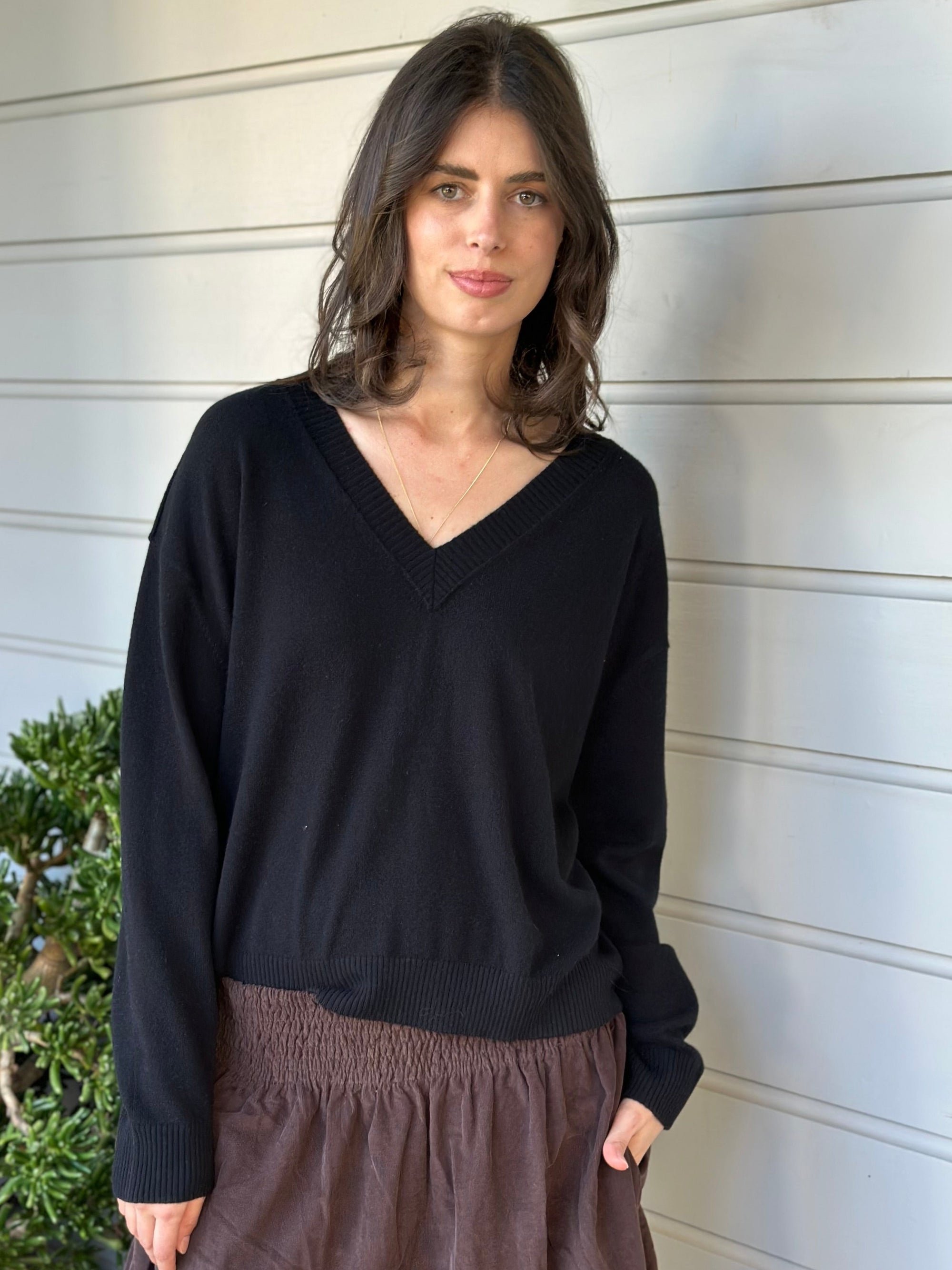 mavis v neck knit- -black cashmere Apparel