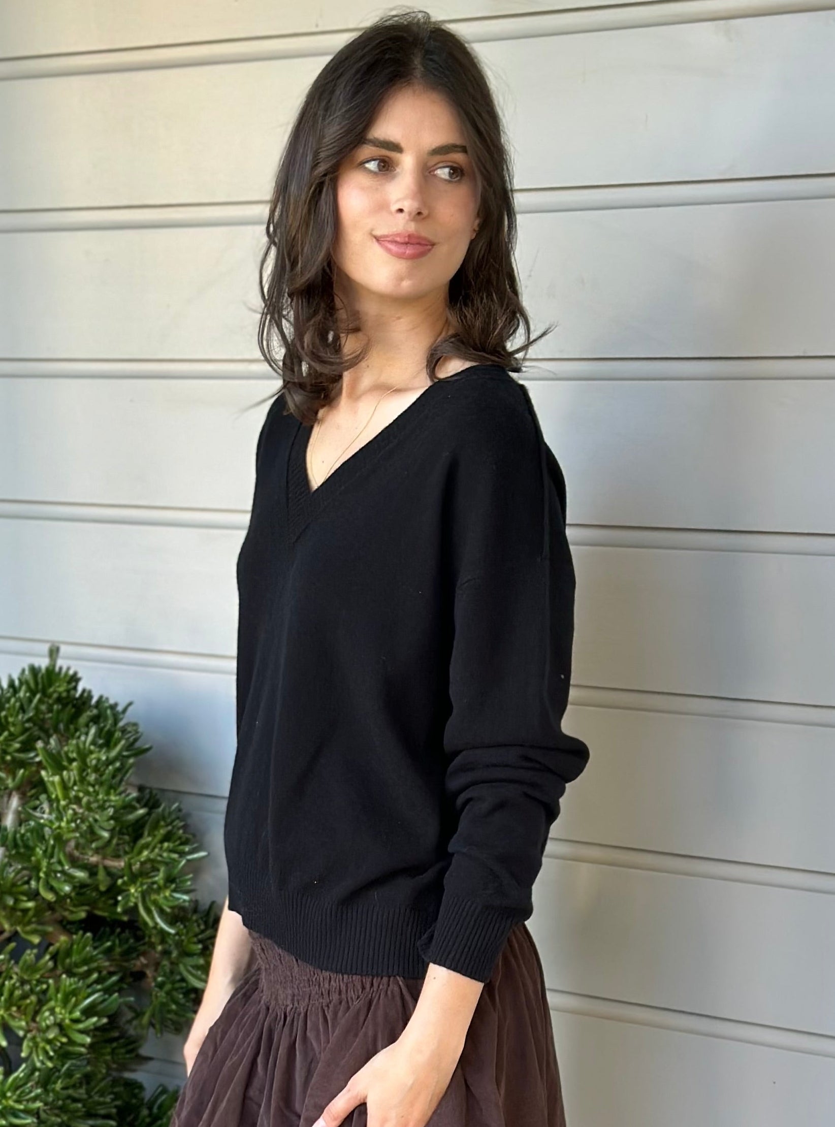 mavis v neck knit- -black cashmere Apparel