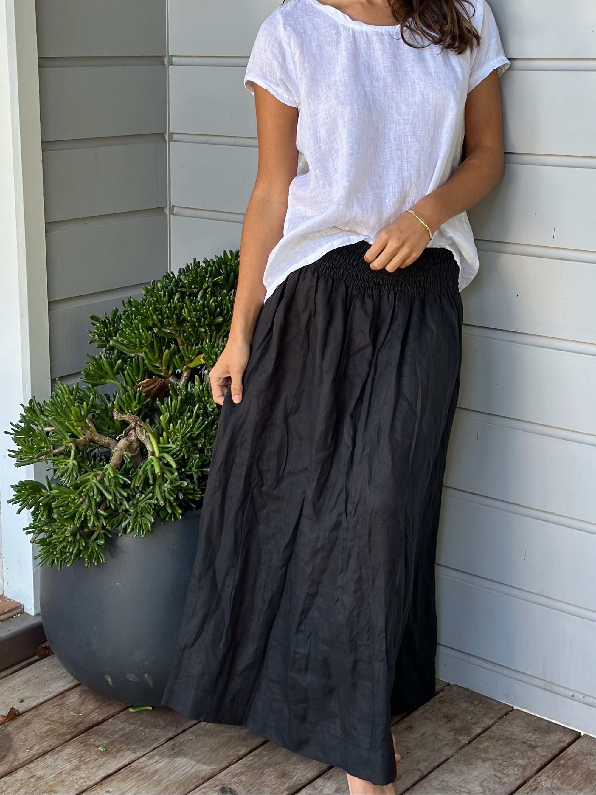lulu skirt - black linen Apparel