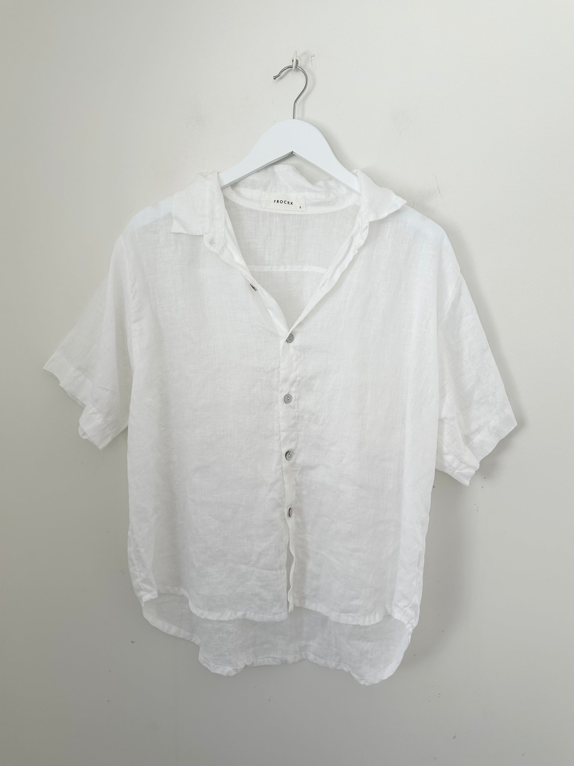 august shirt-white linen Apparel