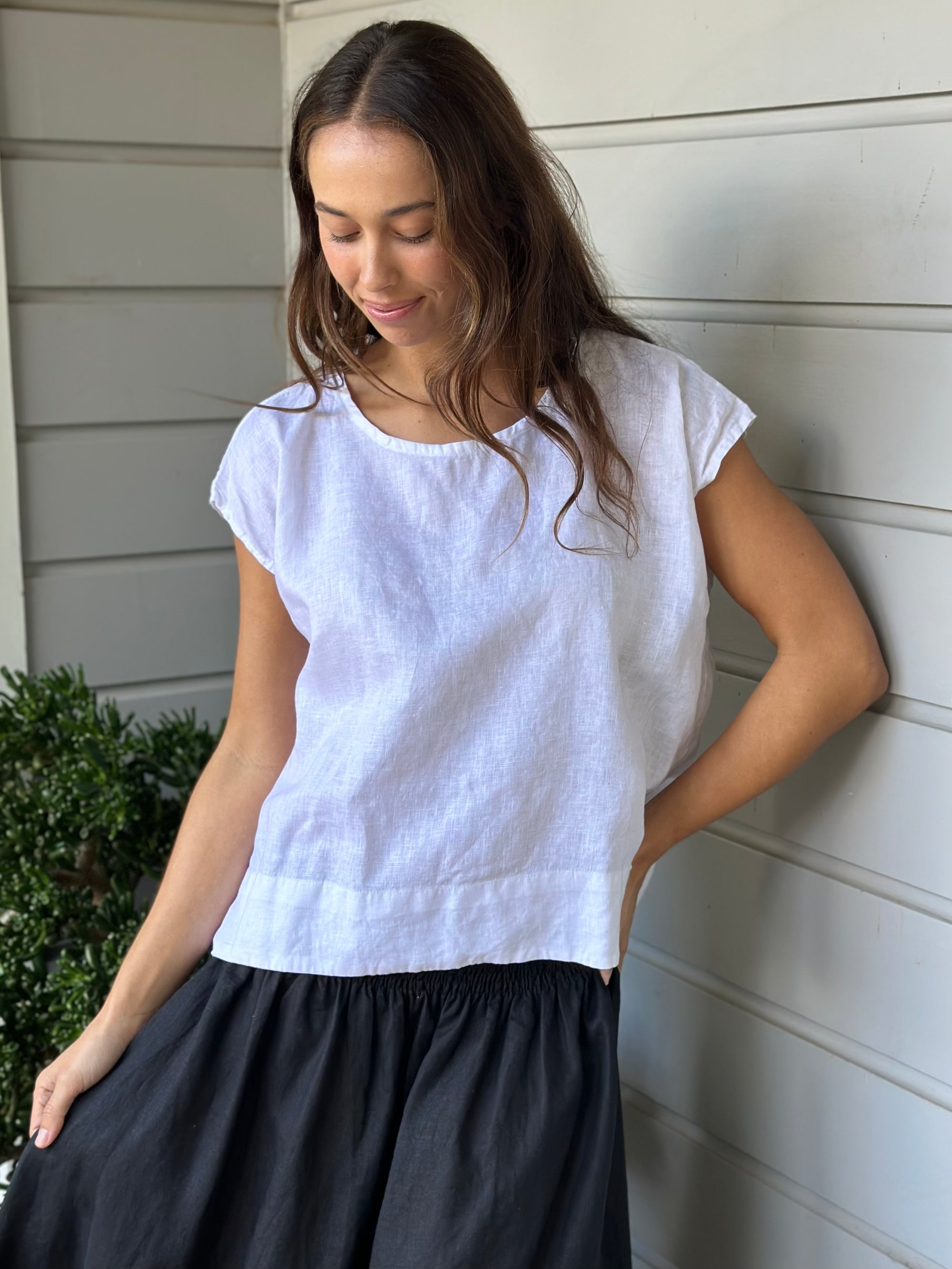emma top - white linen Apparel