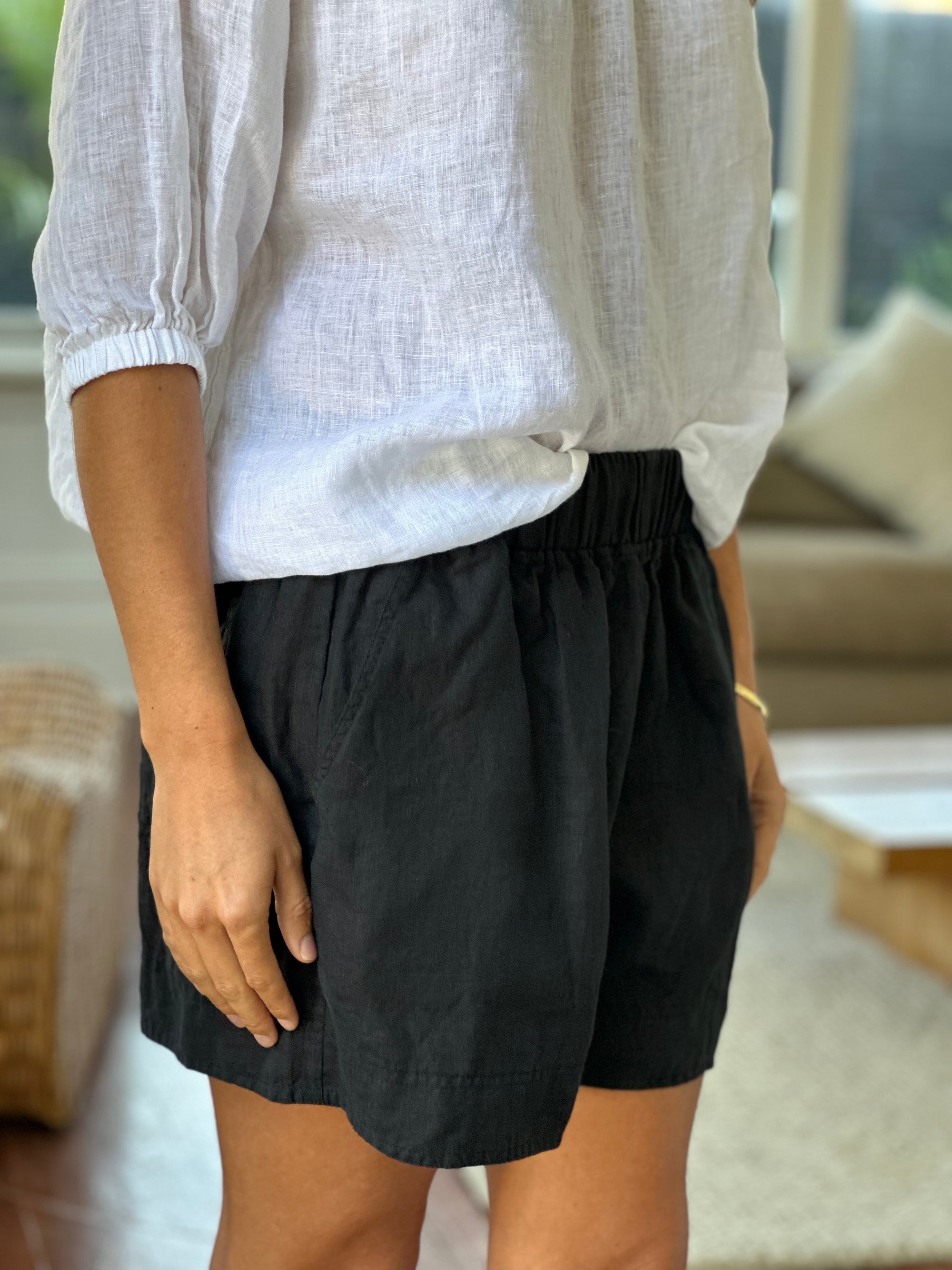abbey short - black linen Apparel