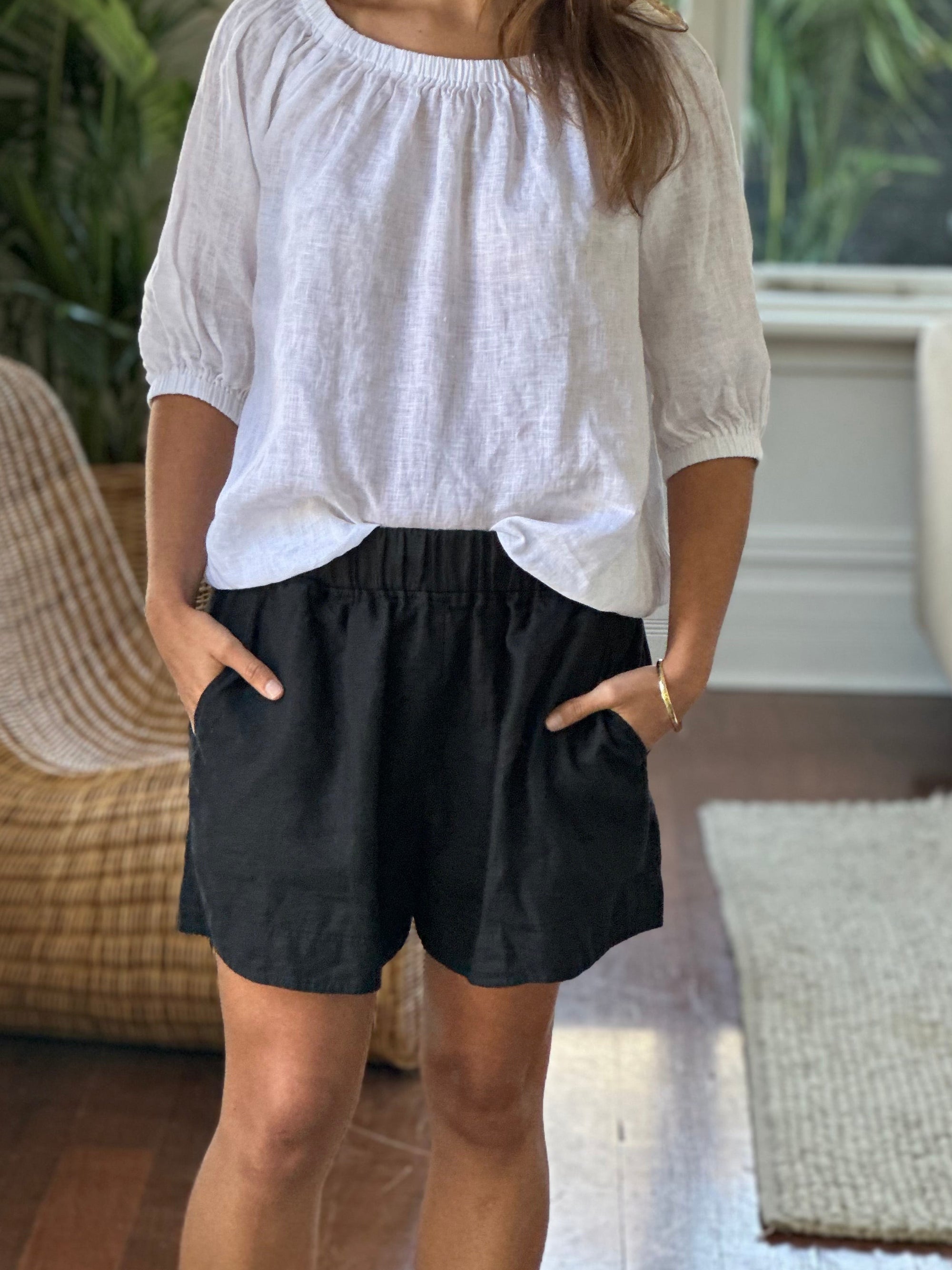 abbey short - black linen Apparel