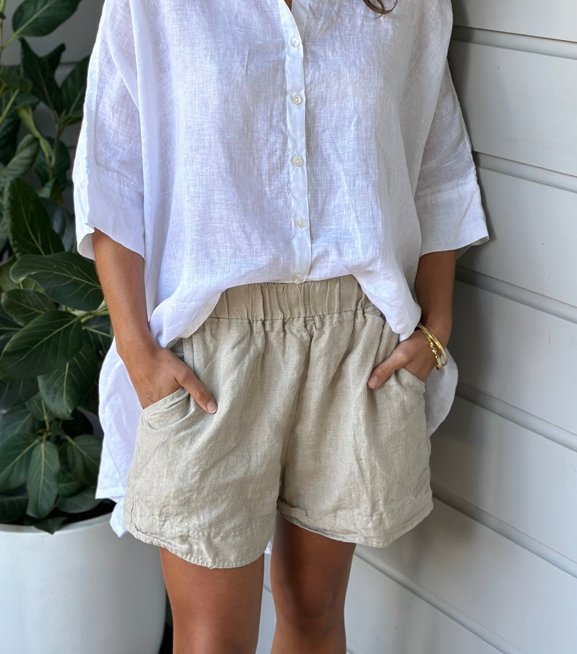 abbey short - natural linen Apparel