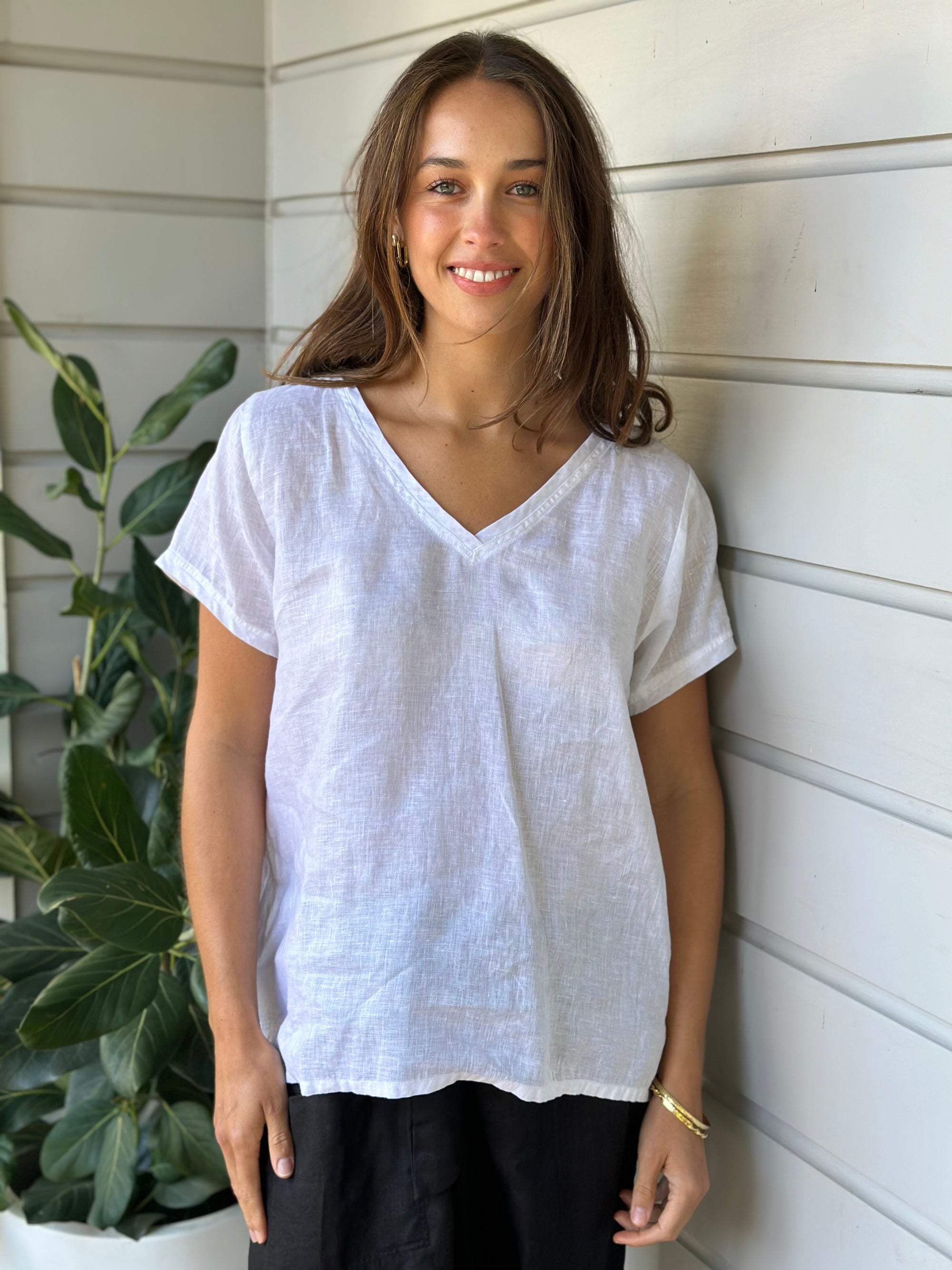ellie top v neck-white linen Apparel
