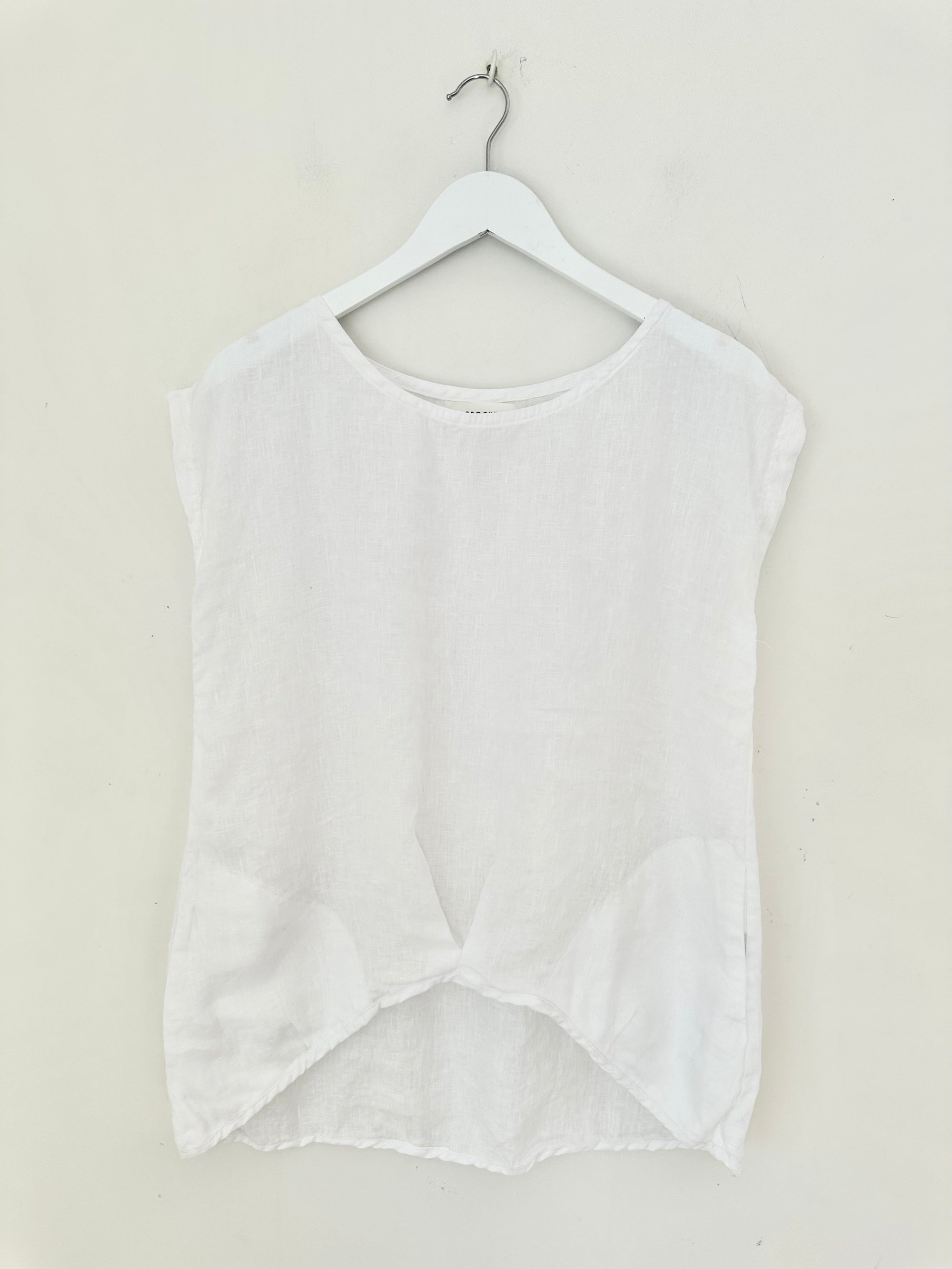 sarah top-white linen Apparel