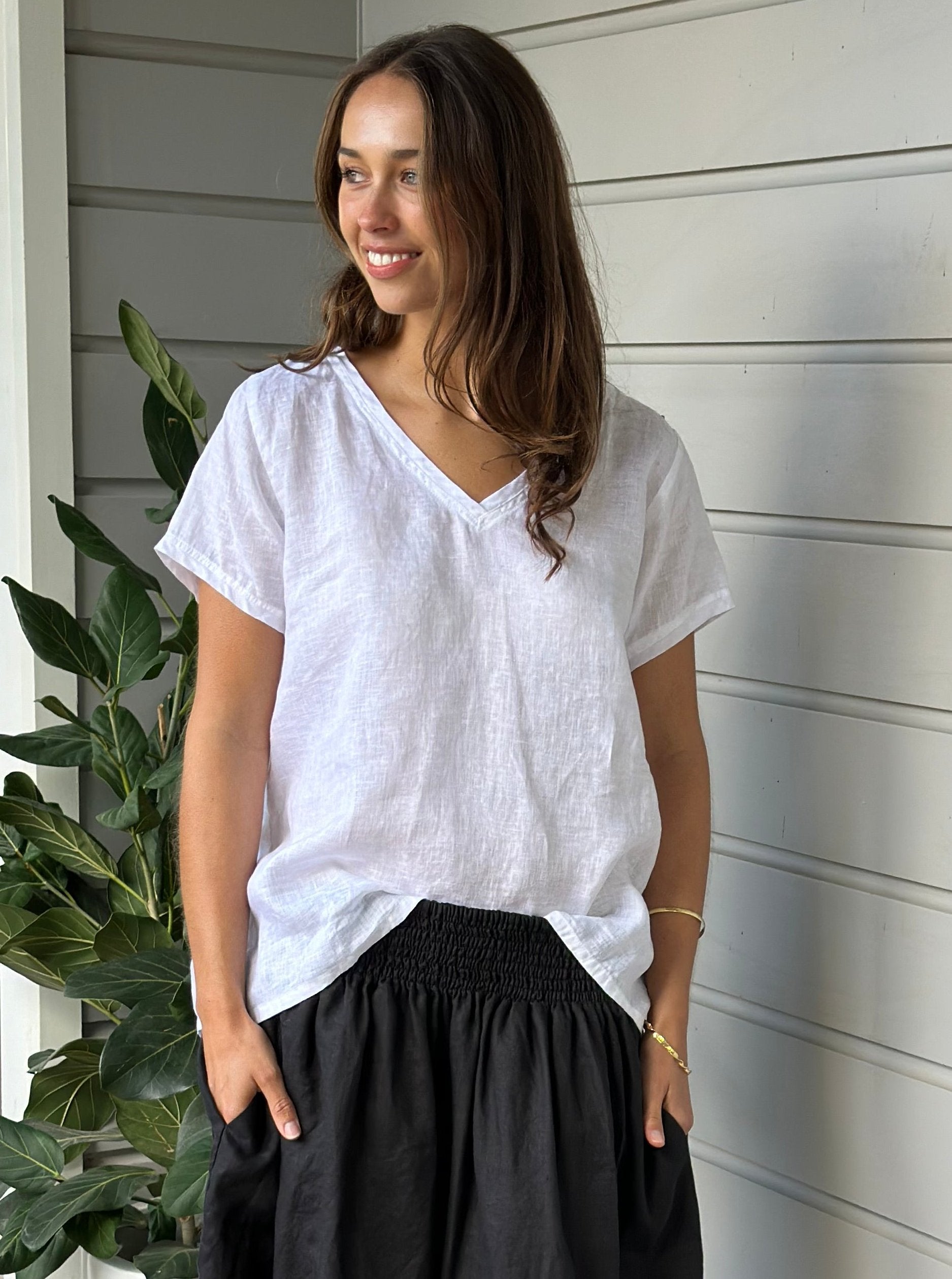 ellie top v neck-white linen Apparel