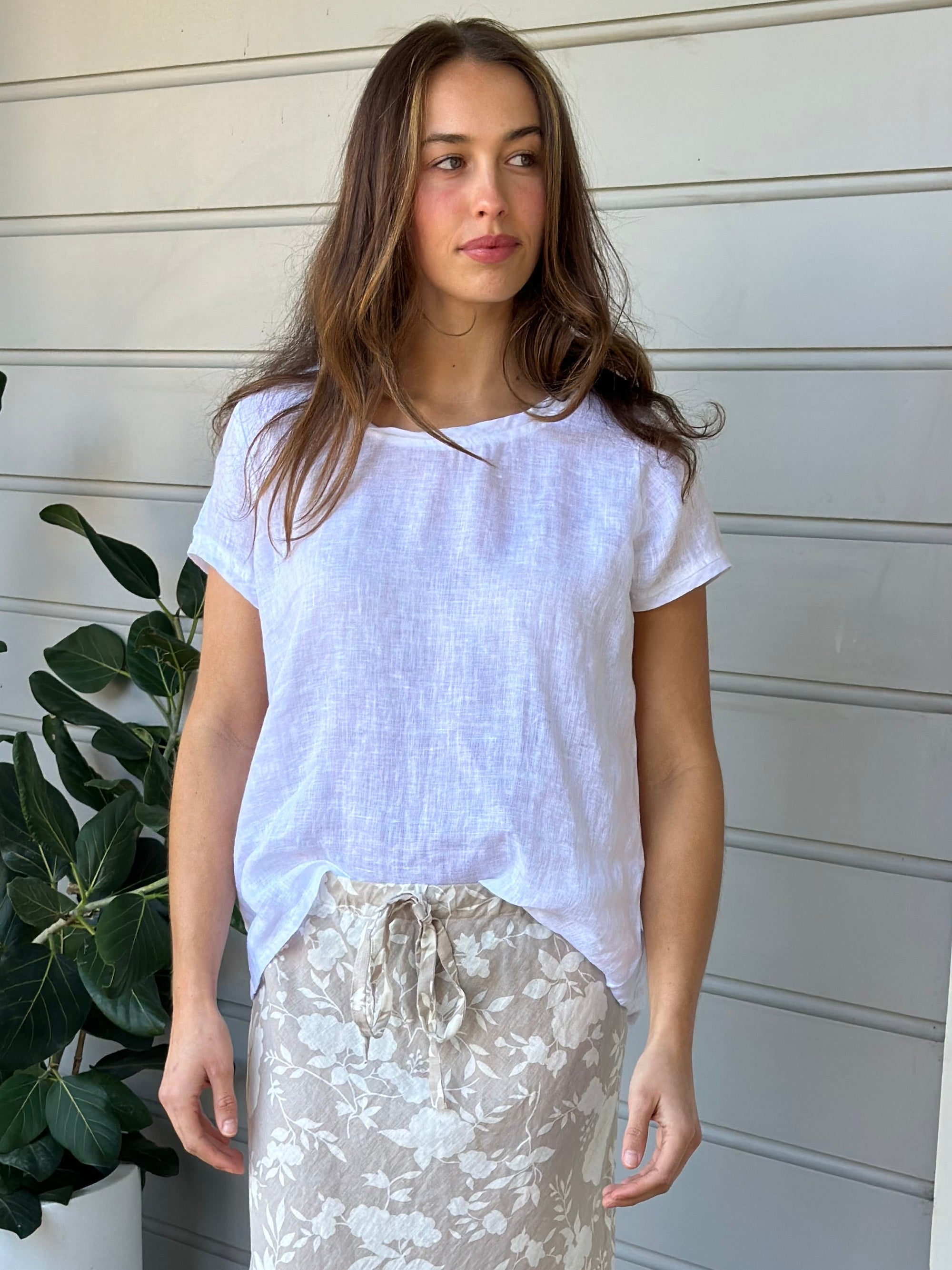 ellie round neck-white linen Apparel