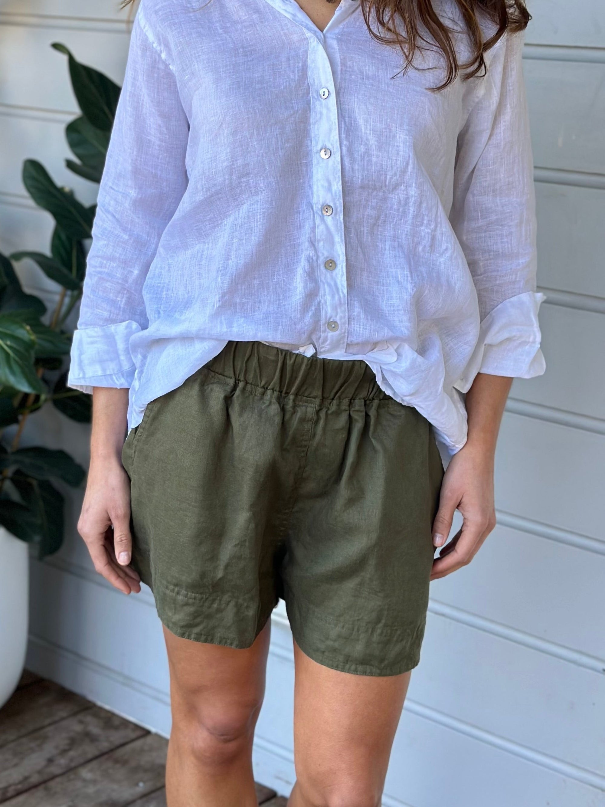 abbey short - army linen Apparel