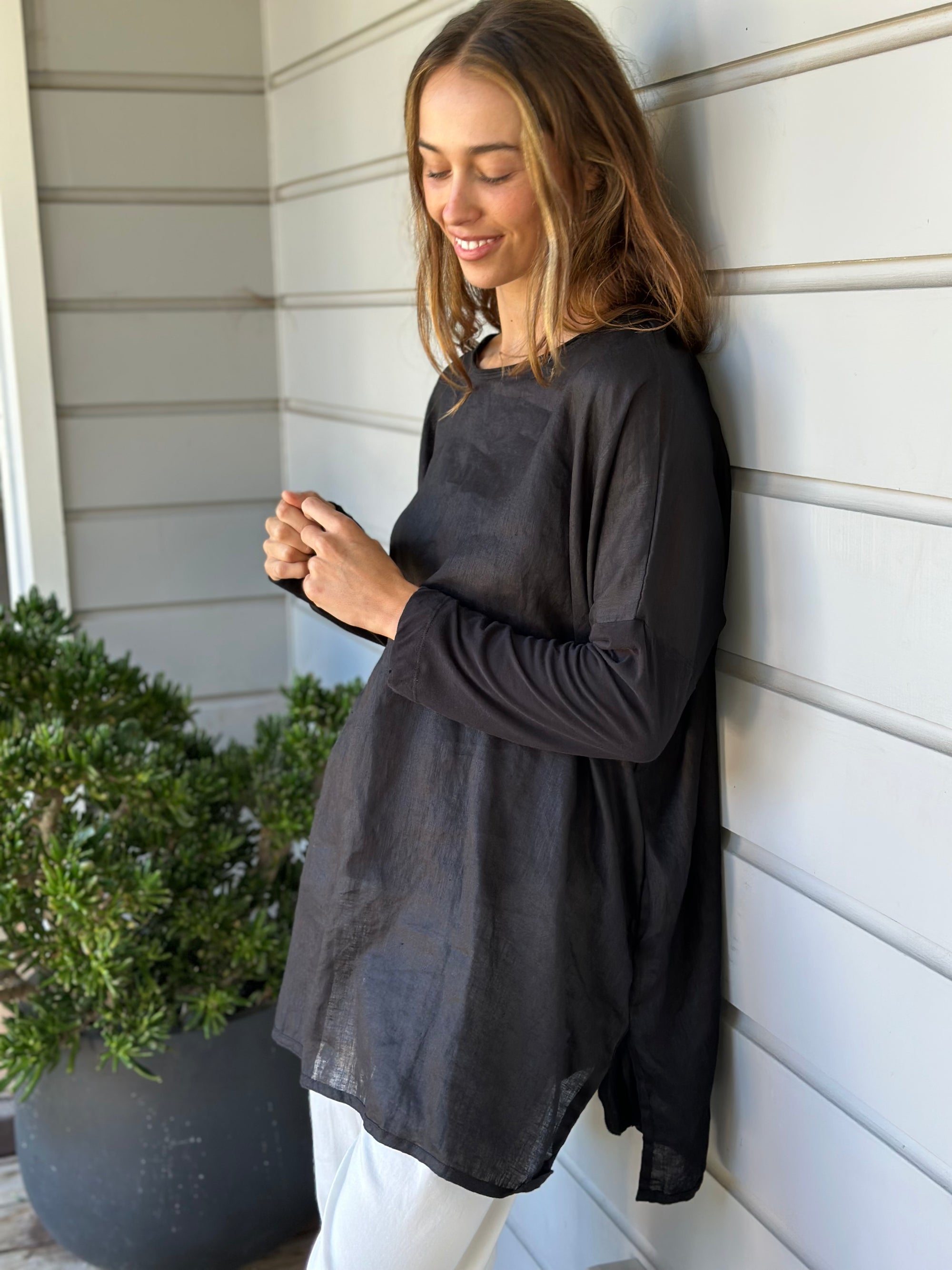 gabriella top-black Apparel