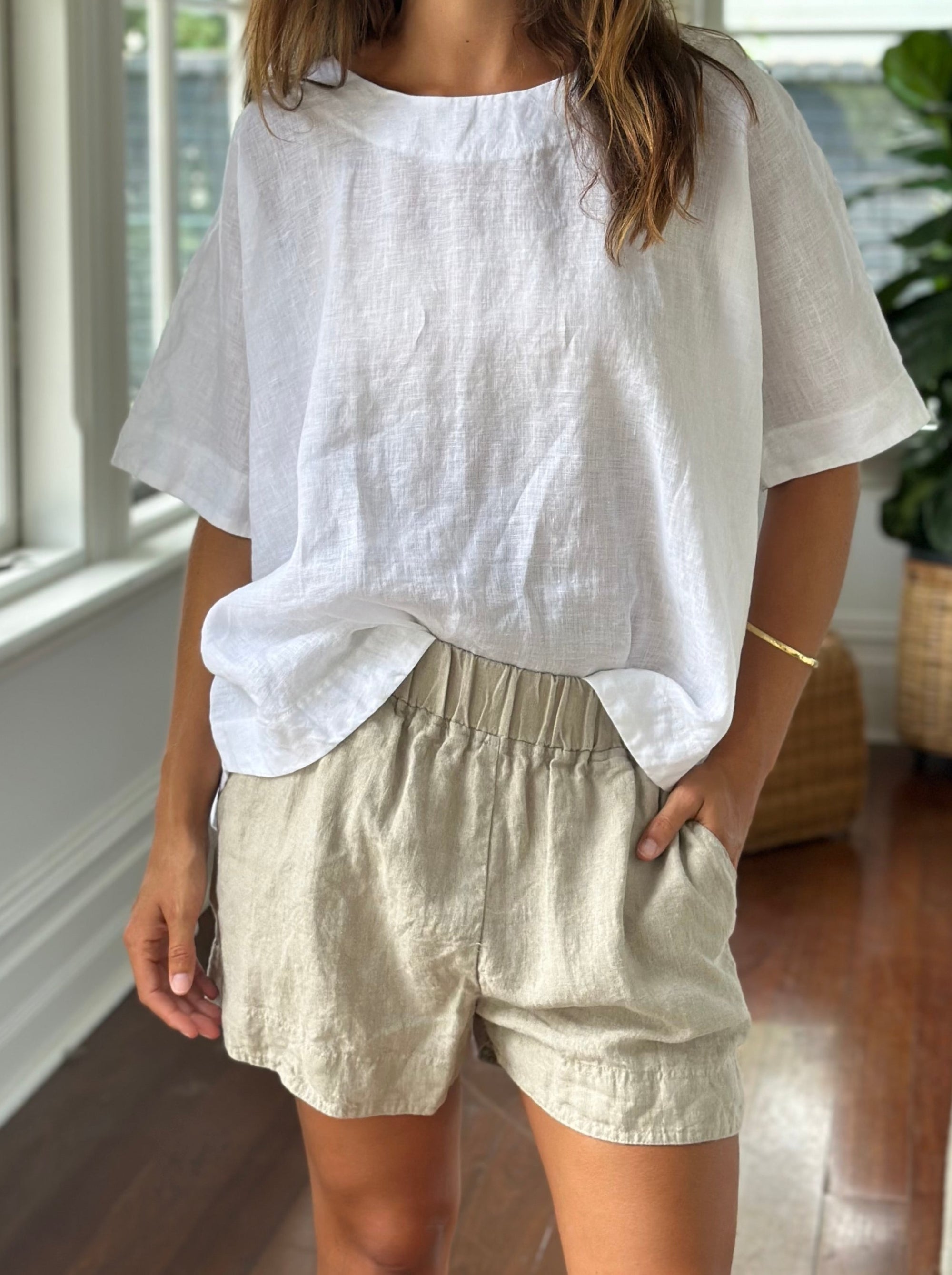 abbey short - natural linen Apparel