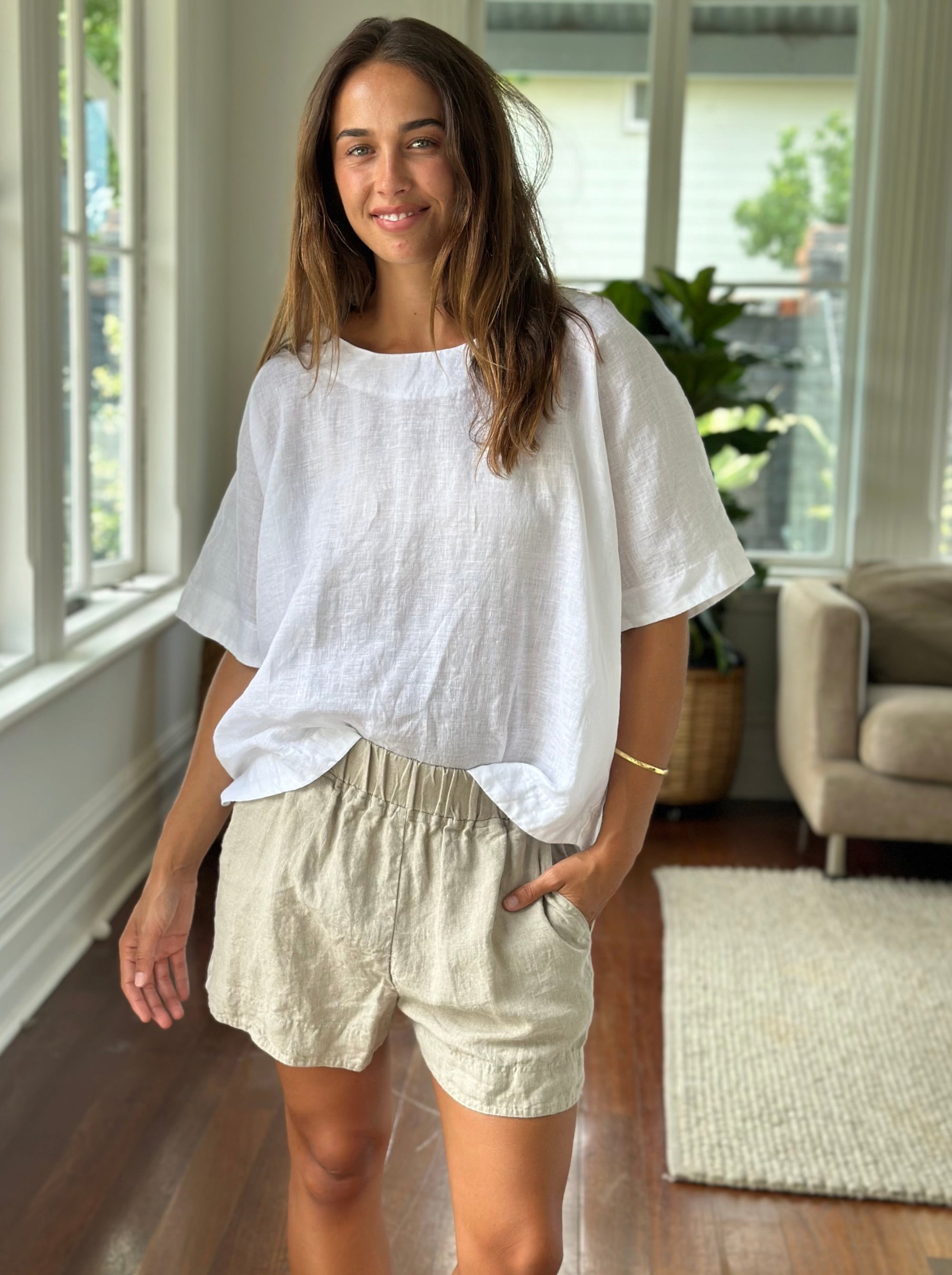 abbey short - natural linen Apparel