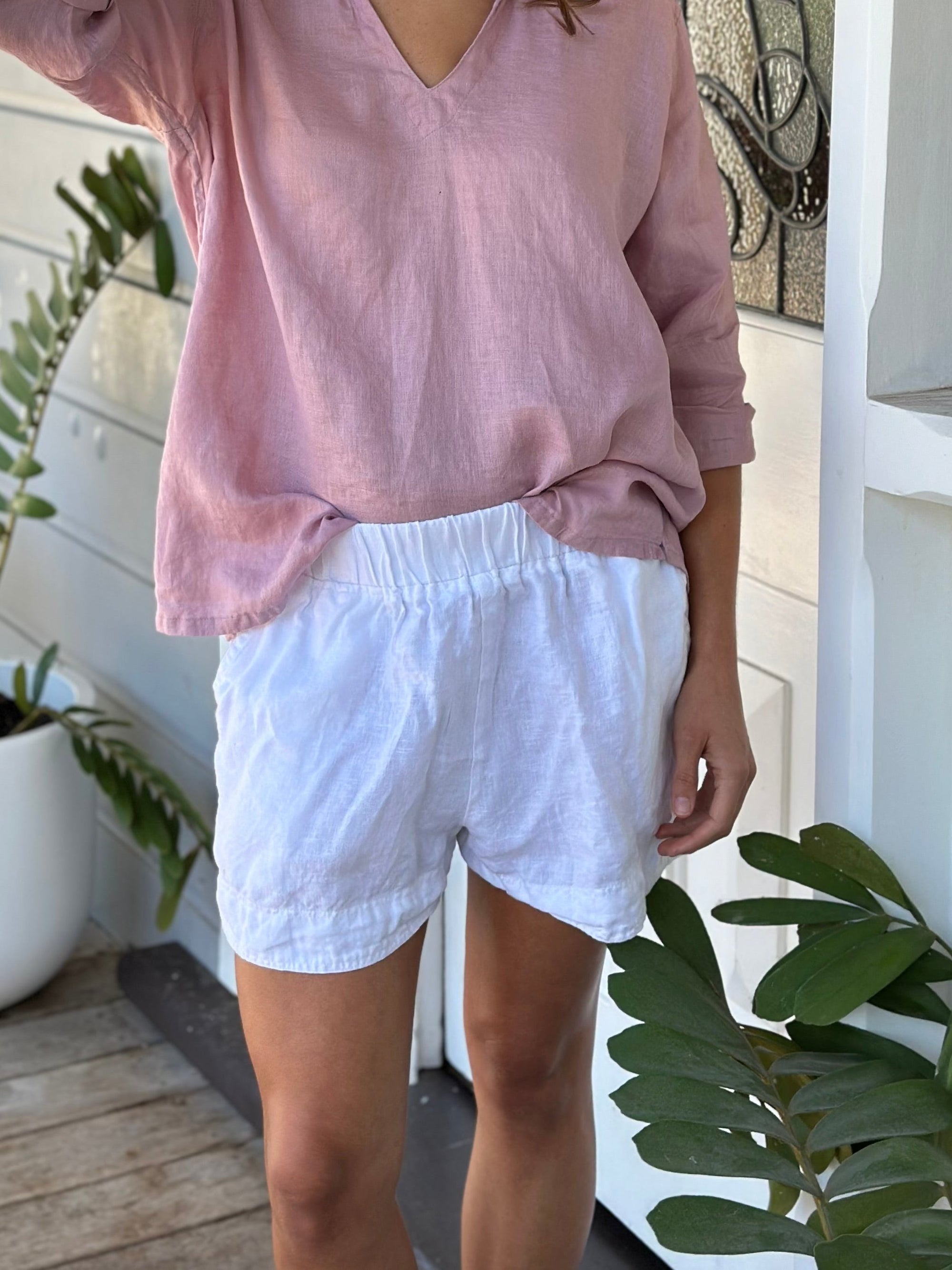 abbey short - white linen Apparel