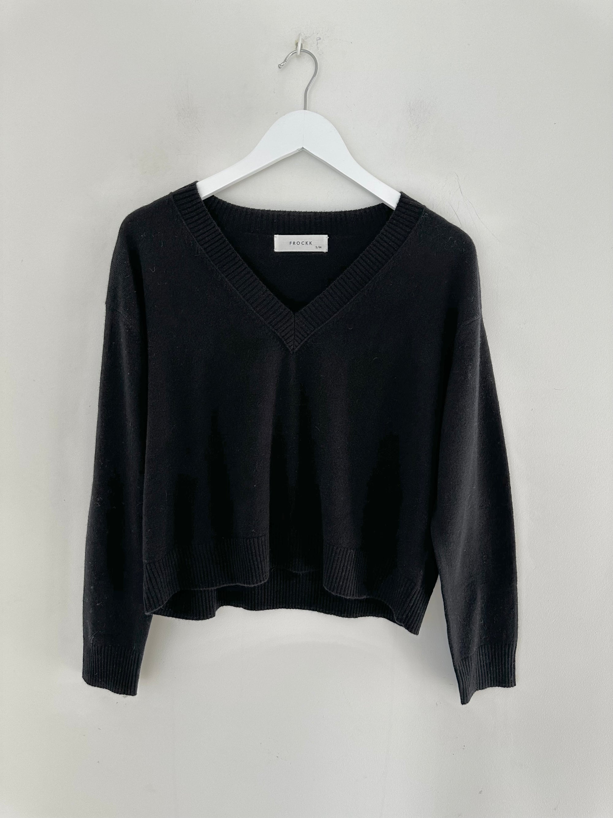mavis v neck knit- -black cashmere Apparel