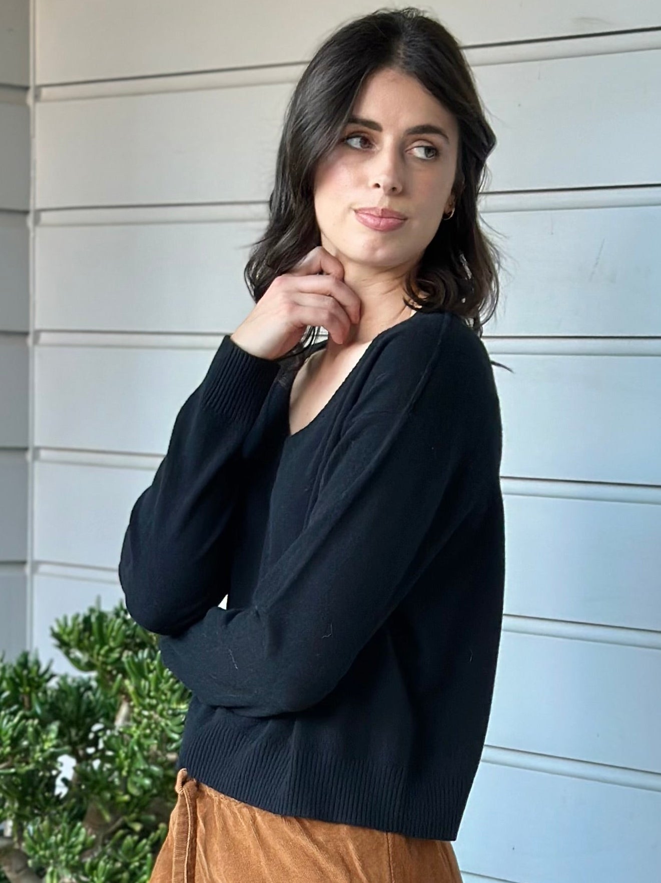mavis v neck knit- -black cashmere Apparel