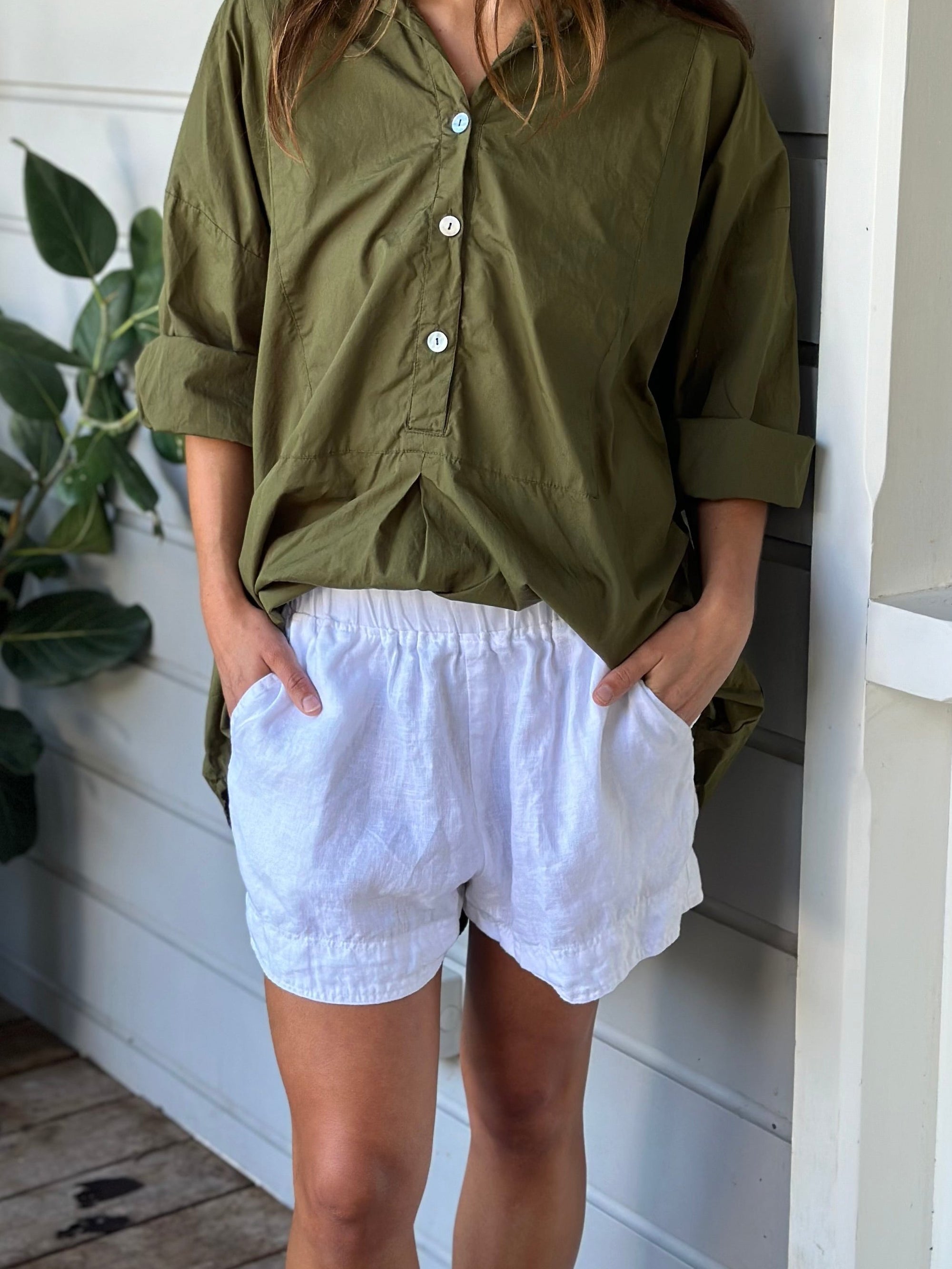 abbey short - white linen Apparel