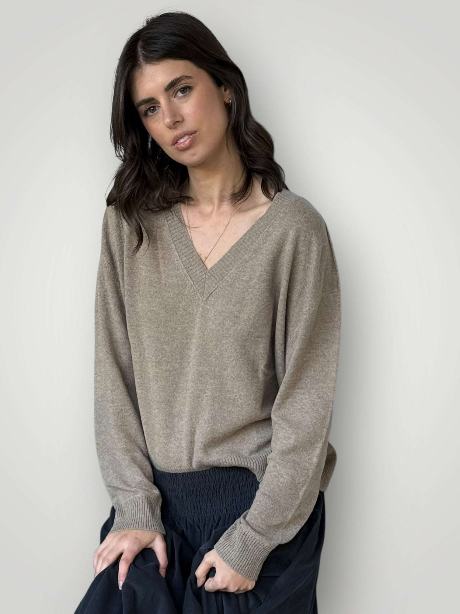 mavis v neck knit- wheat cashmere Apparel