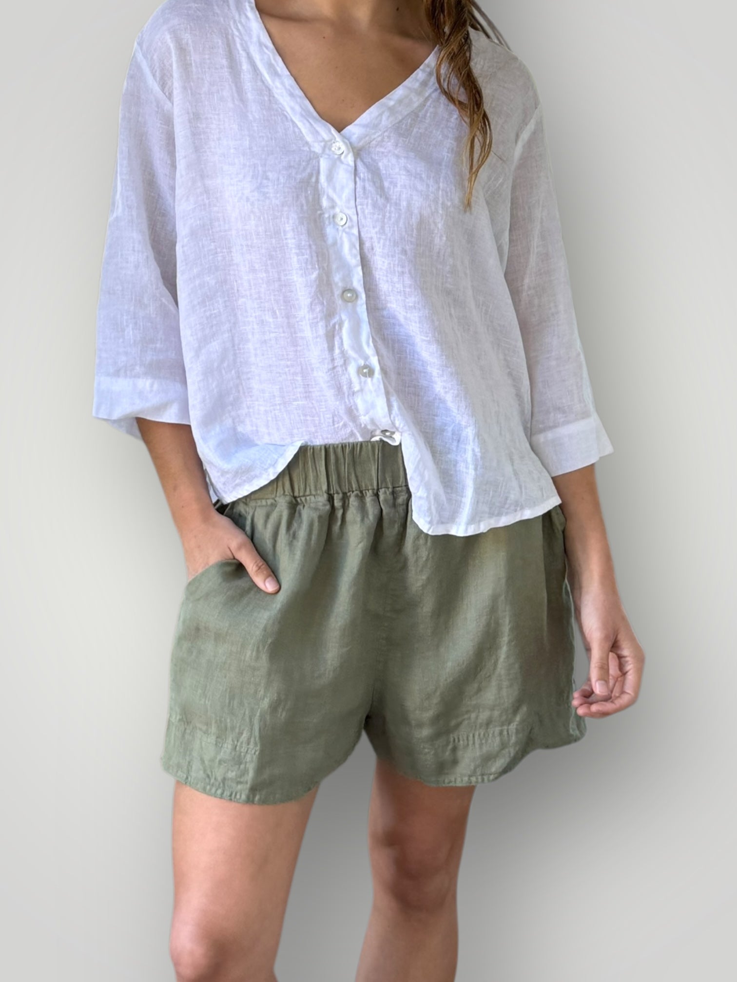 abbey short - sage linen