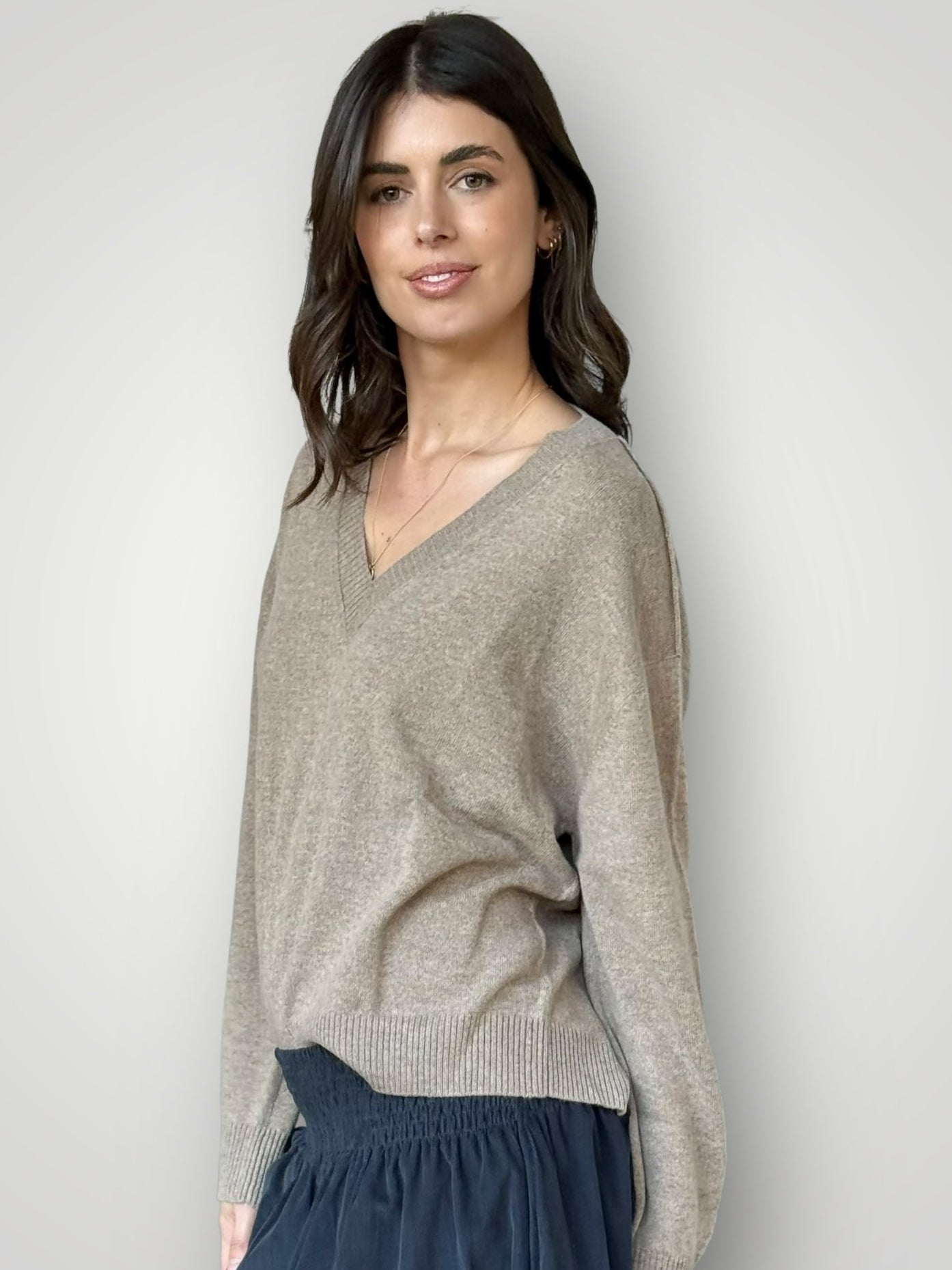 mavis v neck knit- wheat cashmere Apparel