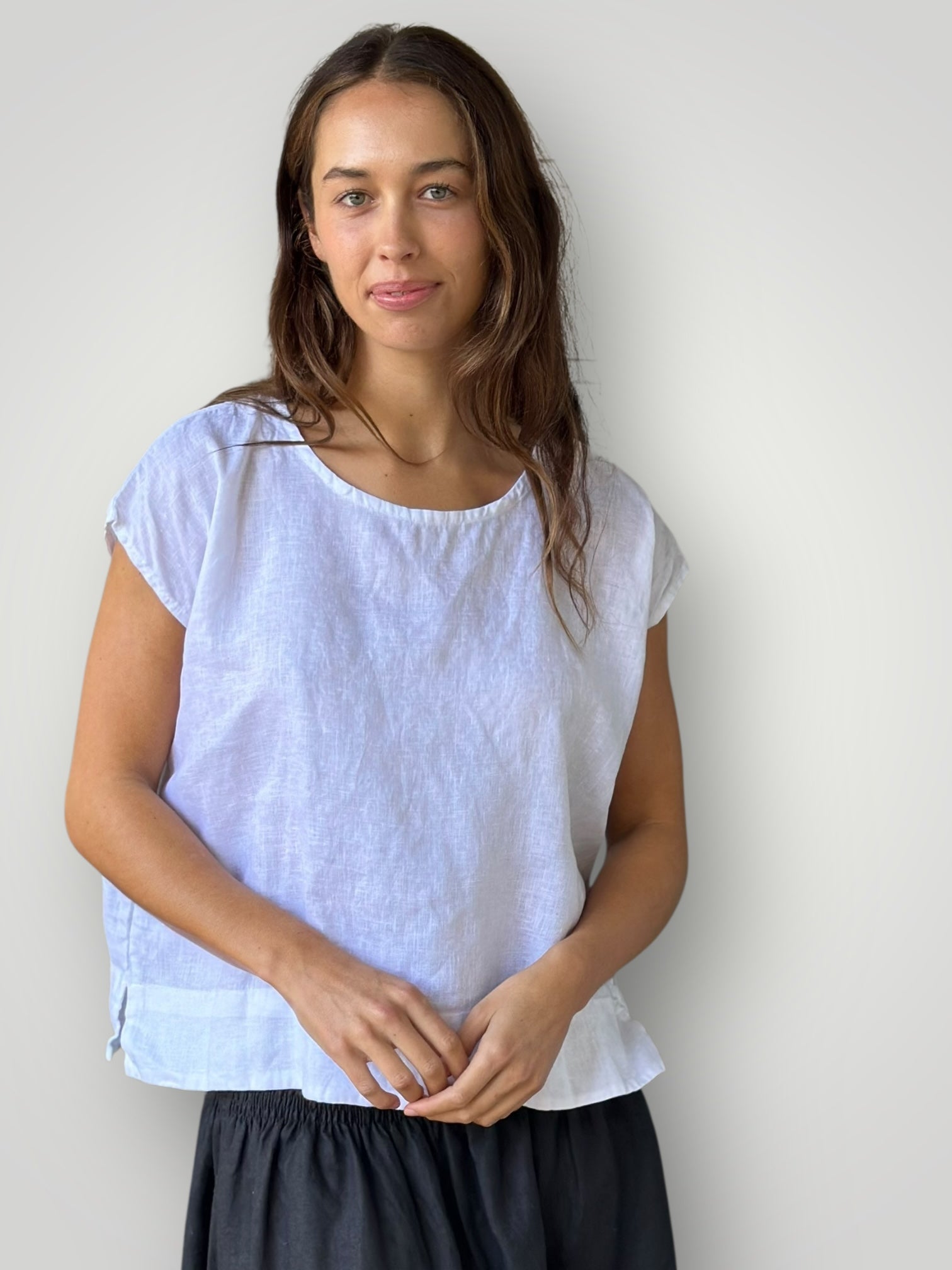 emma top - white linen Apparel