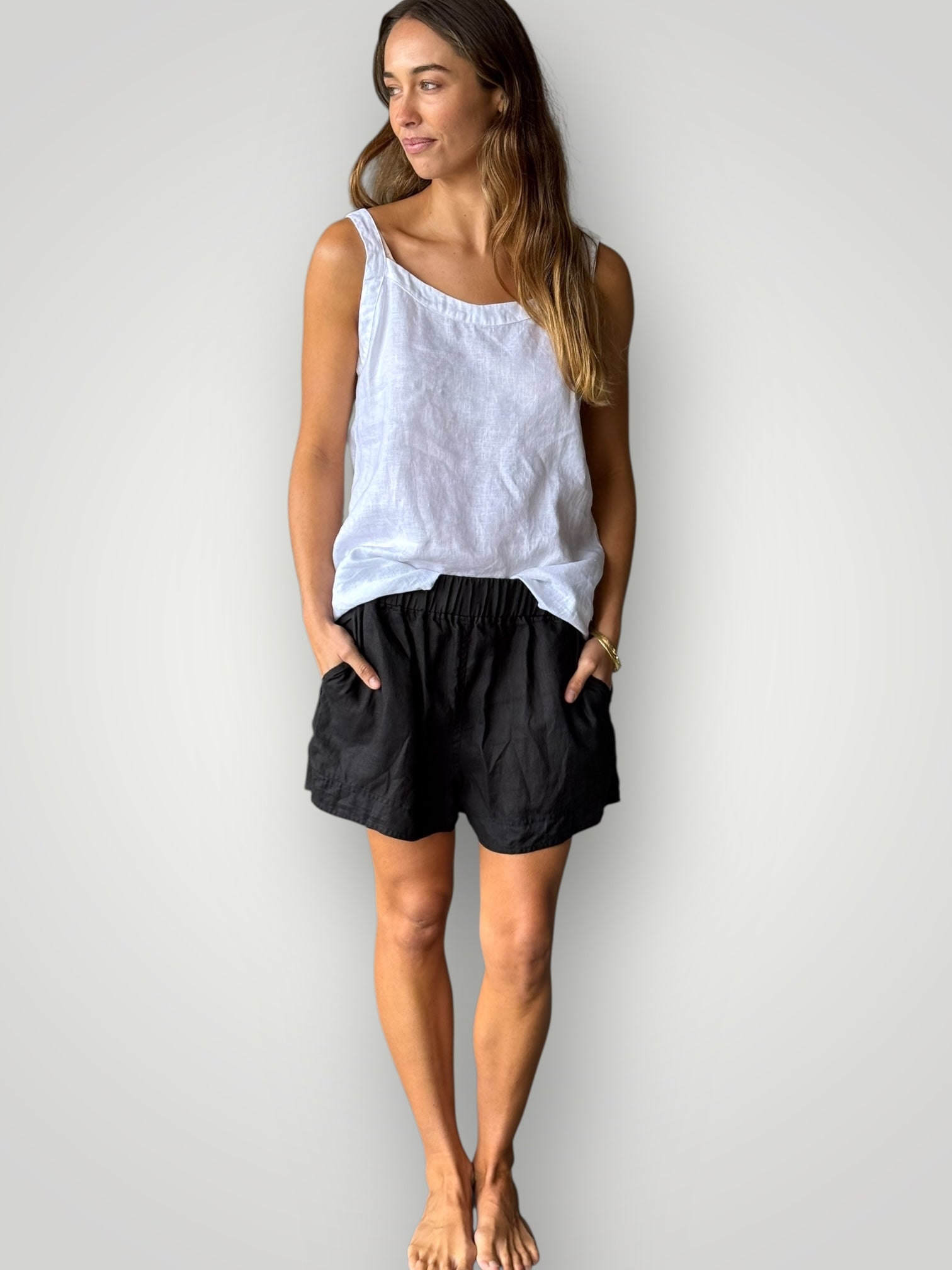 abbey short - black linen Apparel