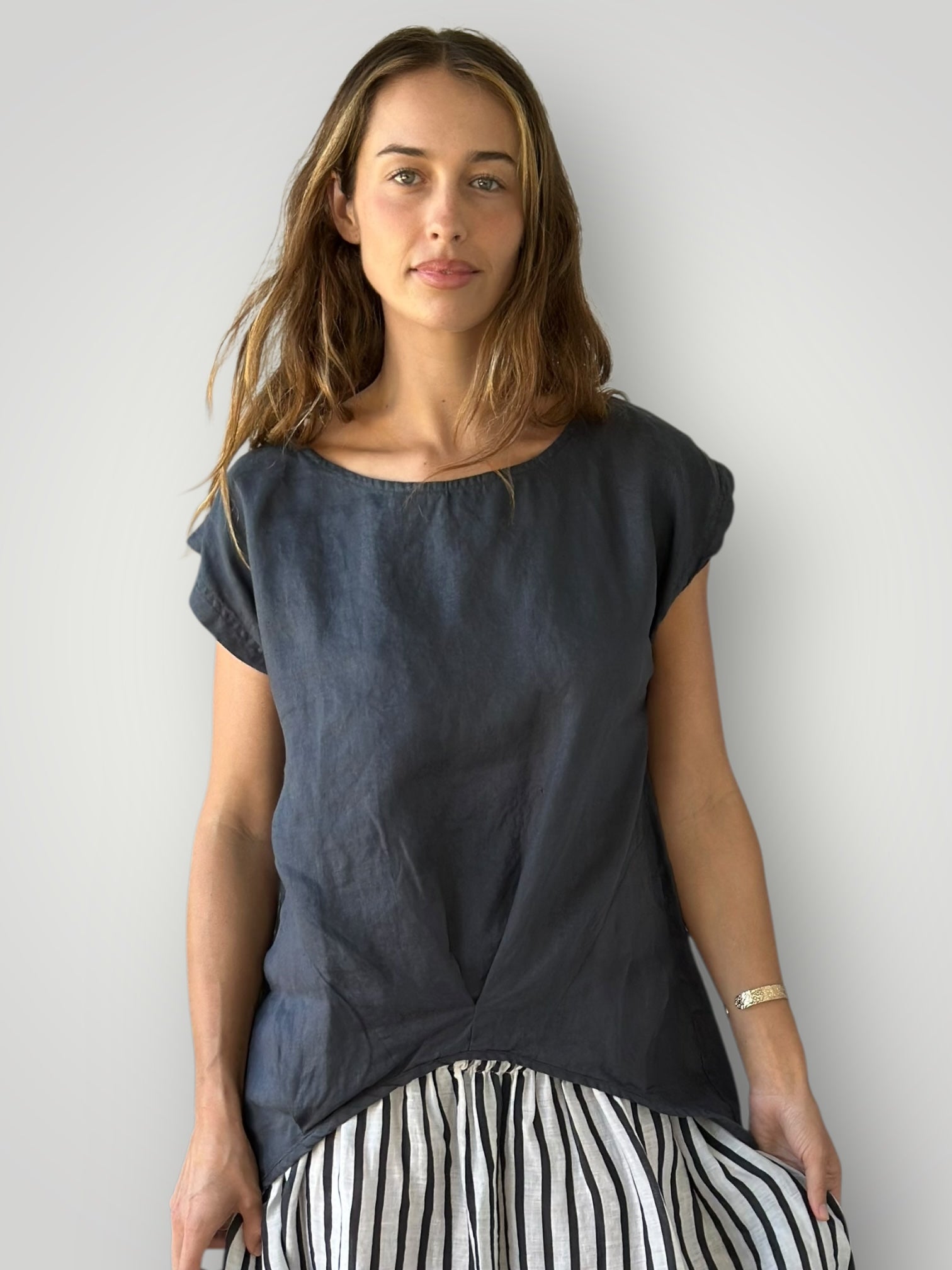 sarah top-charcoal linen Apparel