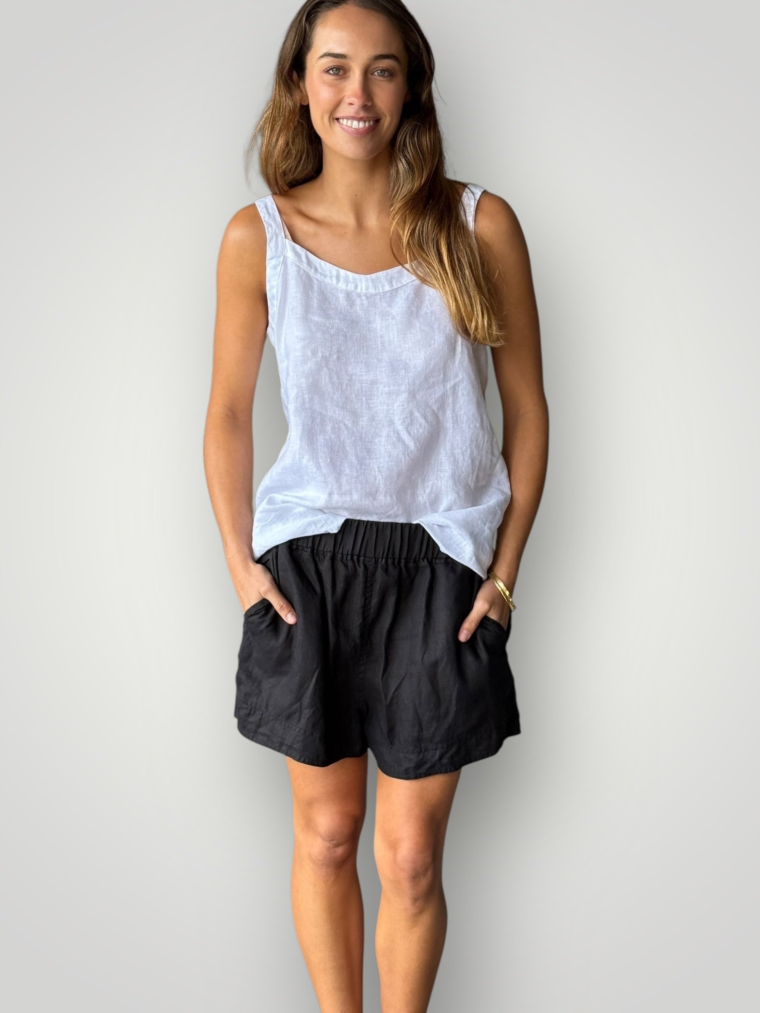 abbey short - black linen Apparel
