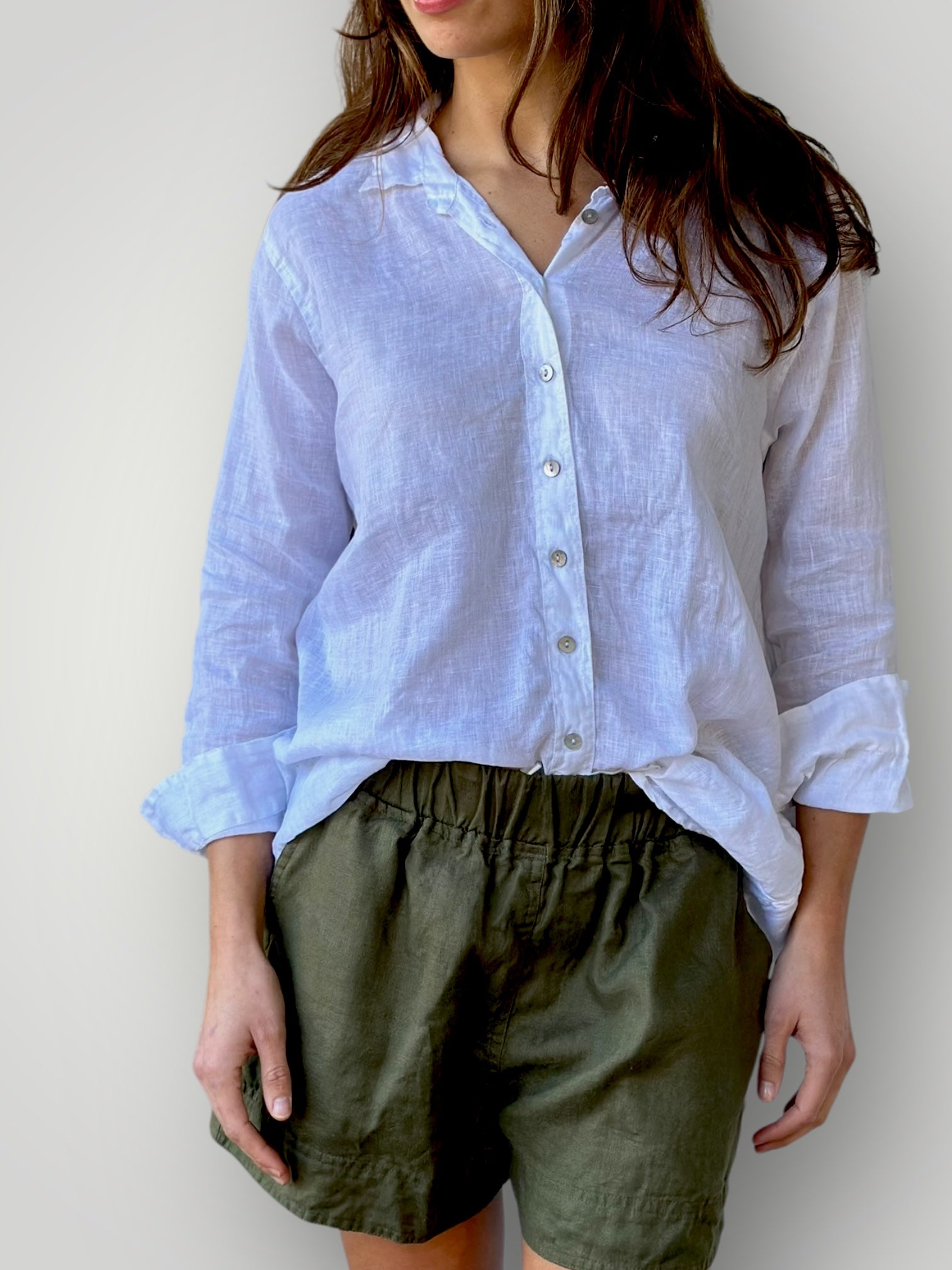 abbey short - army linen Apparel
