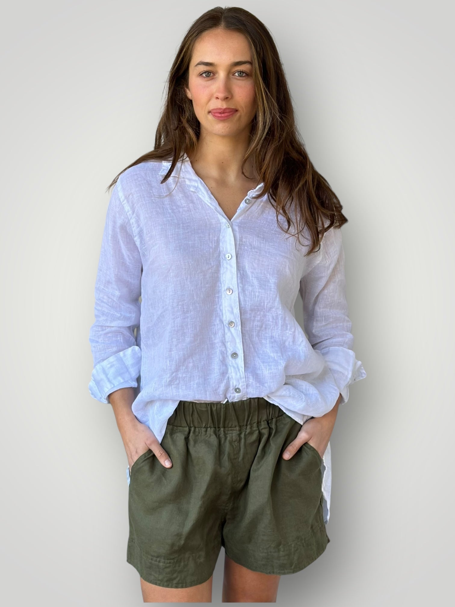 abbey short - army linen Apparel