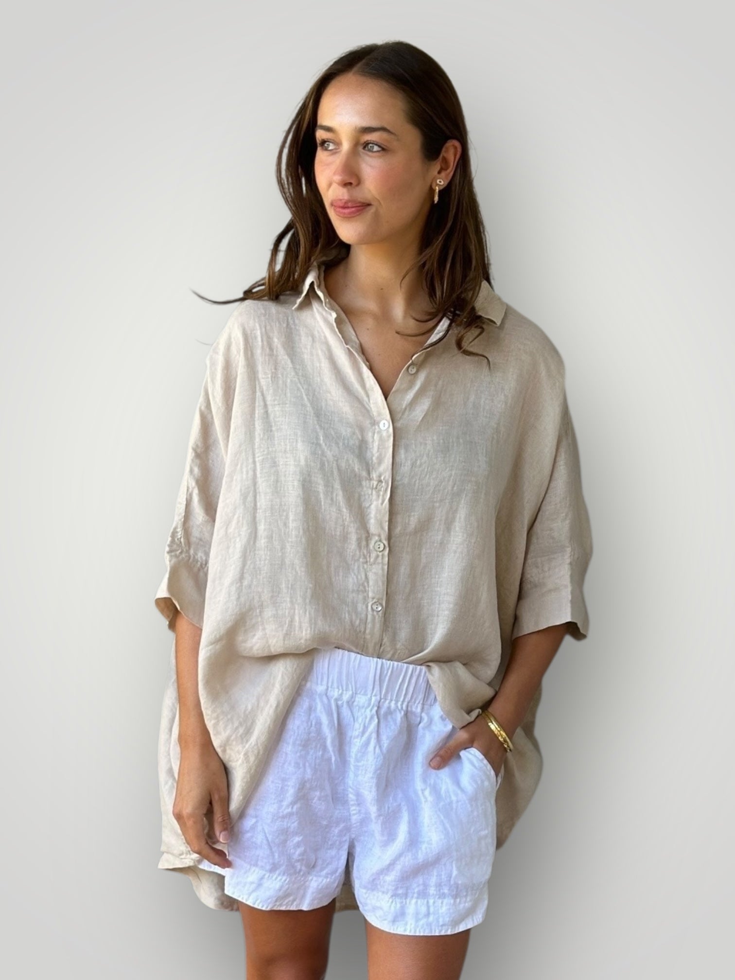 abbey short - white linen Apparel