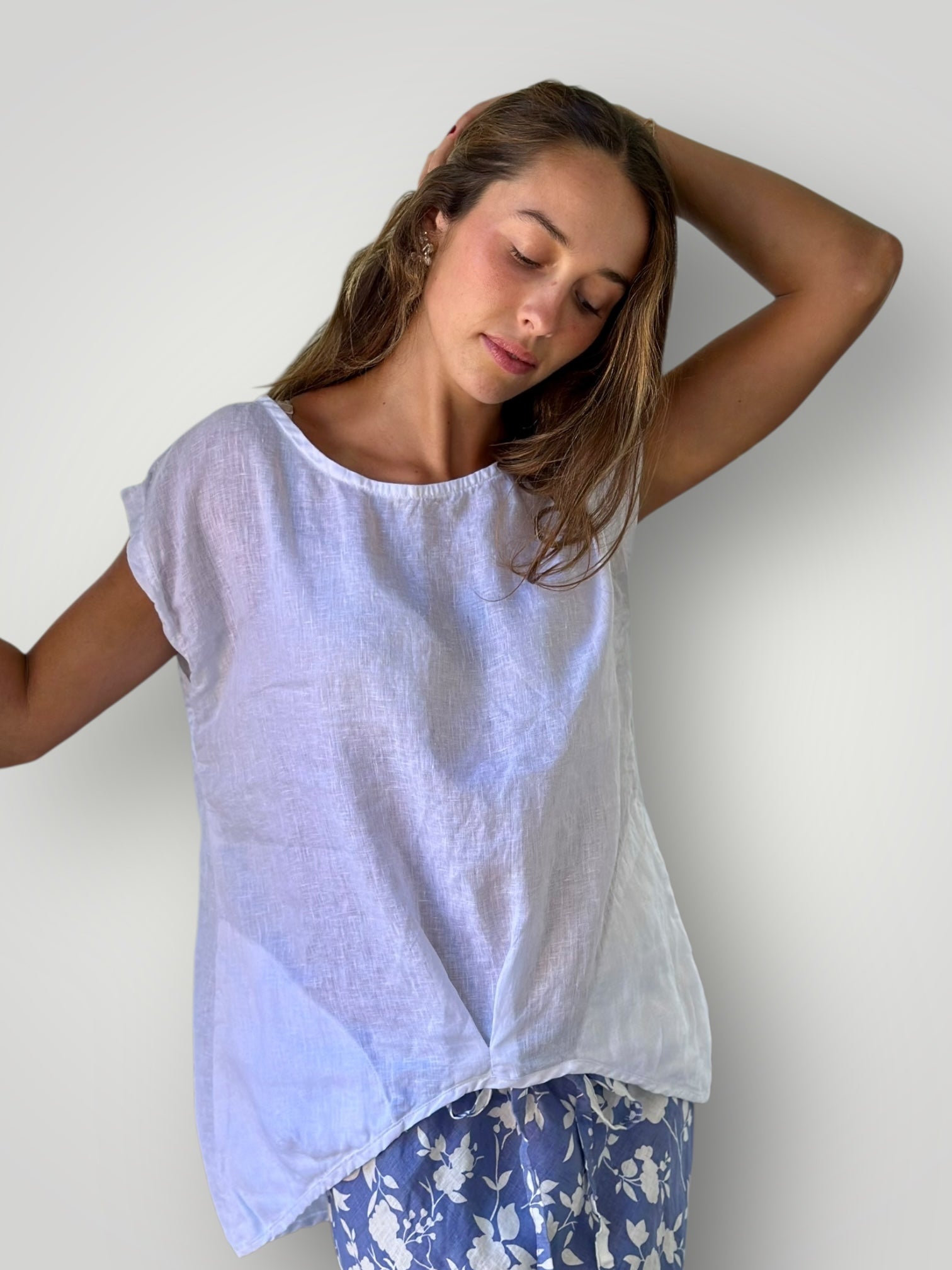 sarah top-white linen Apparel