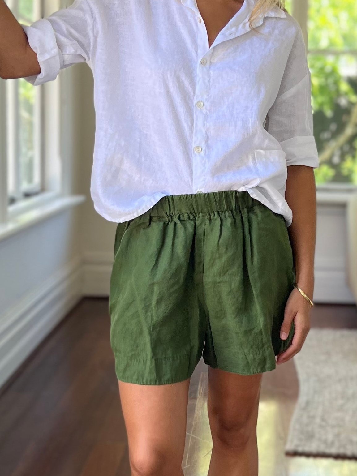 abbey short - moss linen Apparel