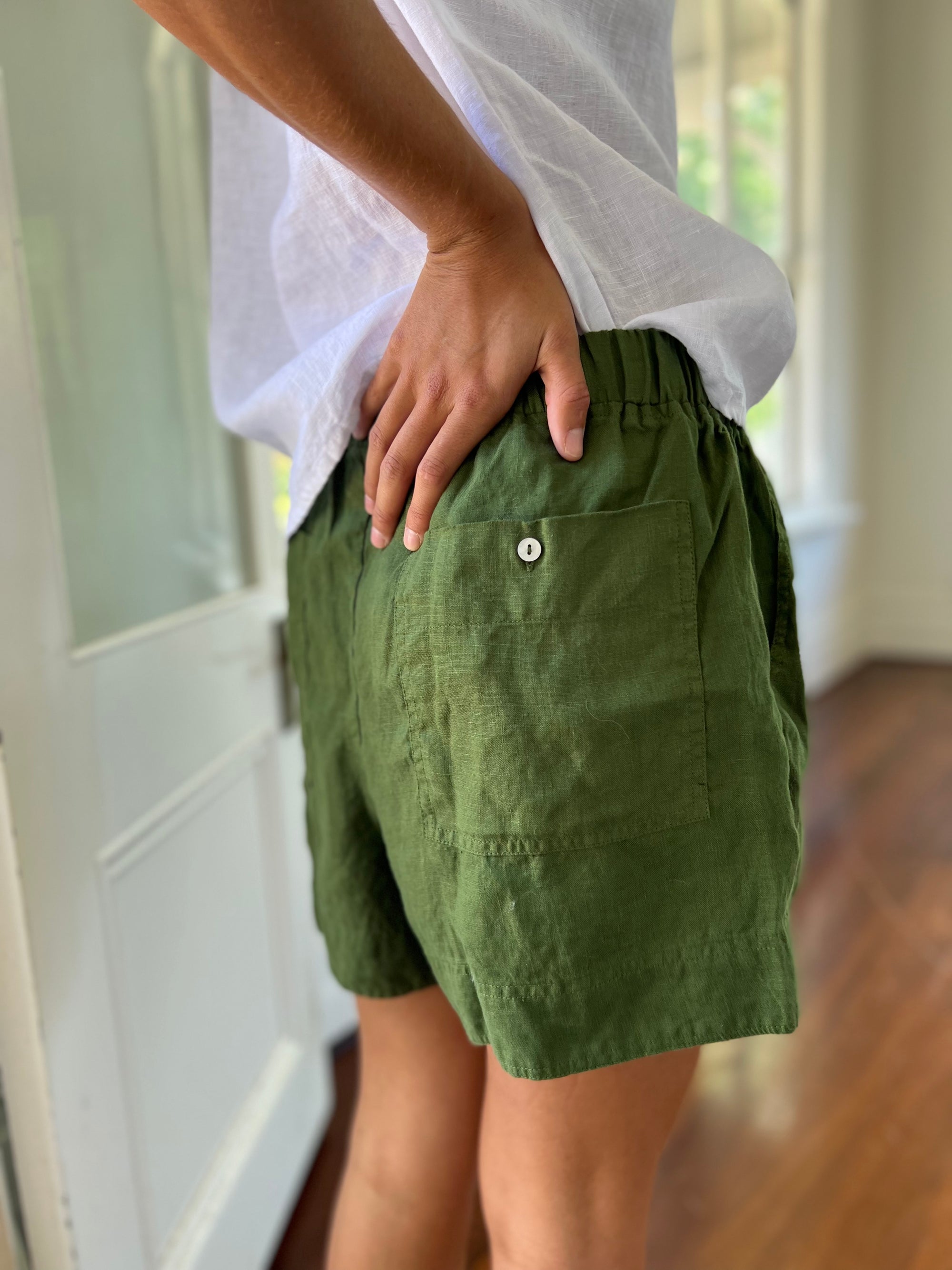 abbey short - moss linen Apparel