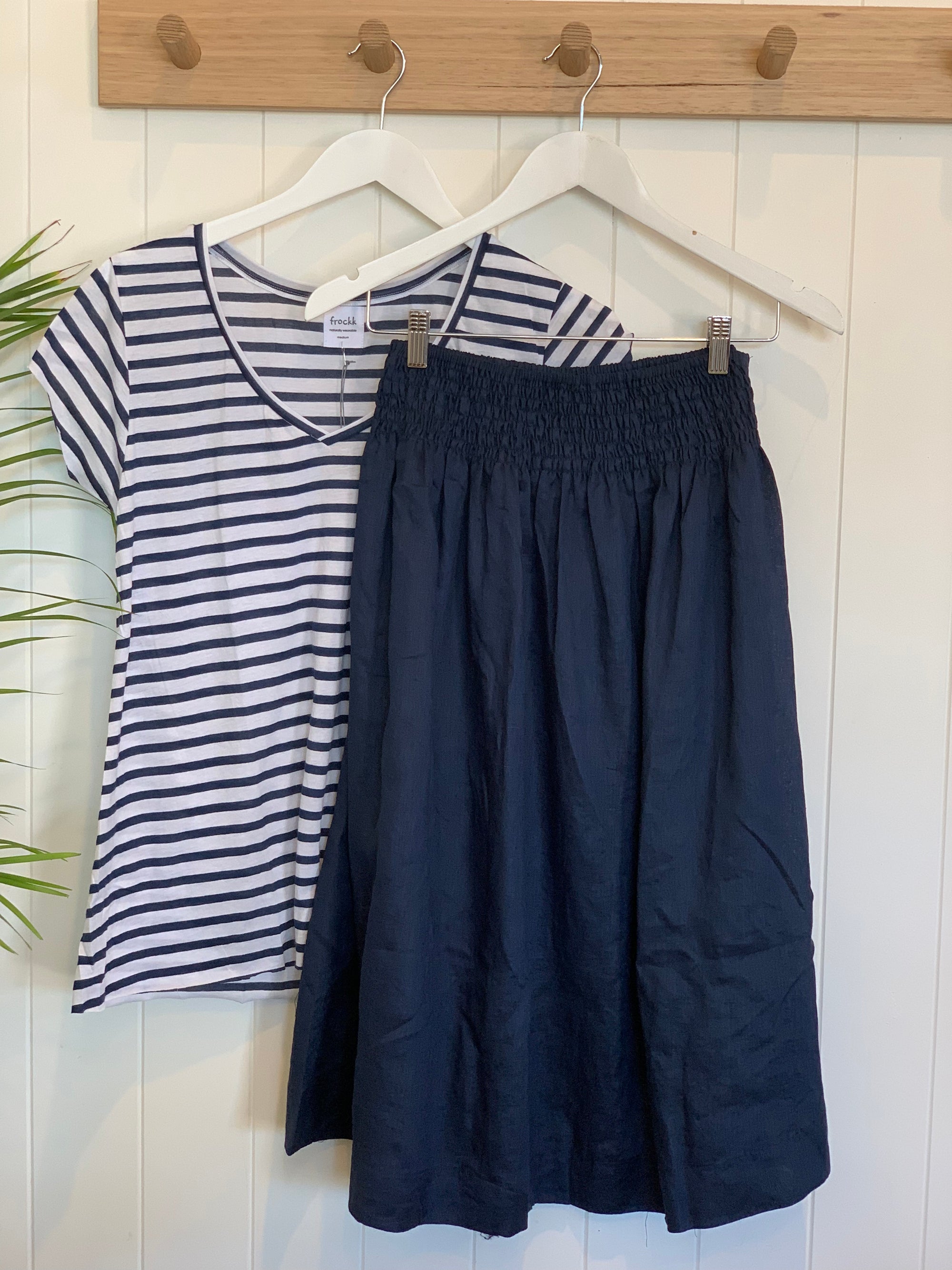 lola skirt - navy linen Apparel