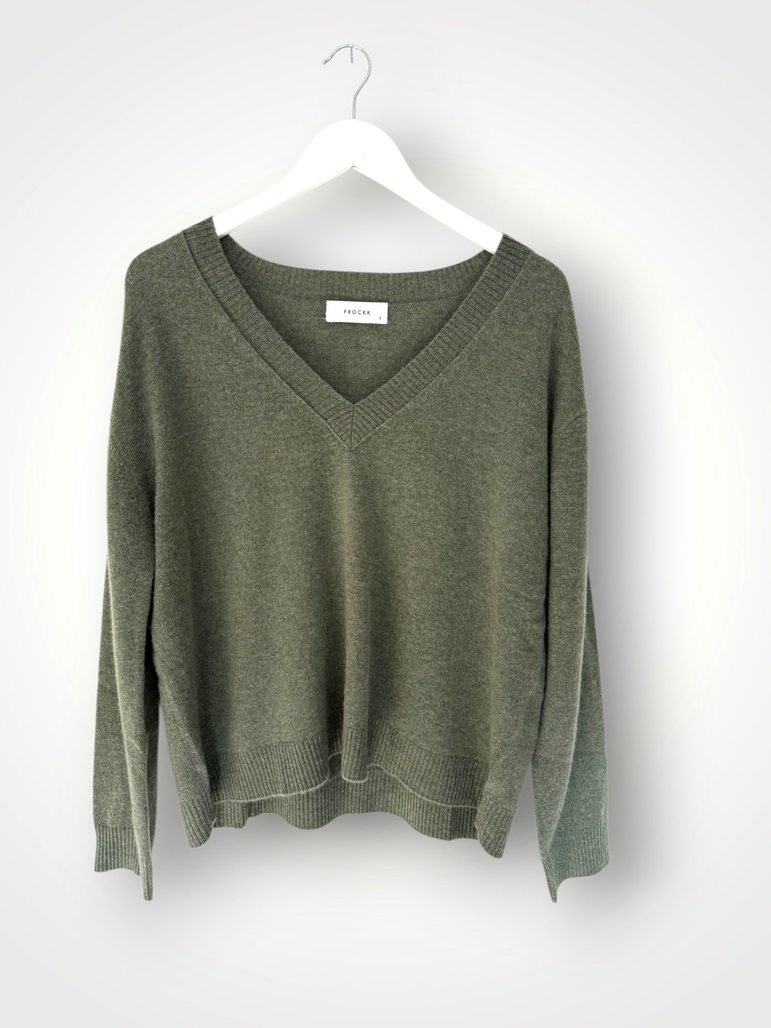 hazel cashmere v neck -chive General
