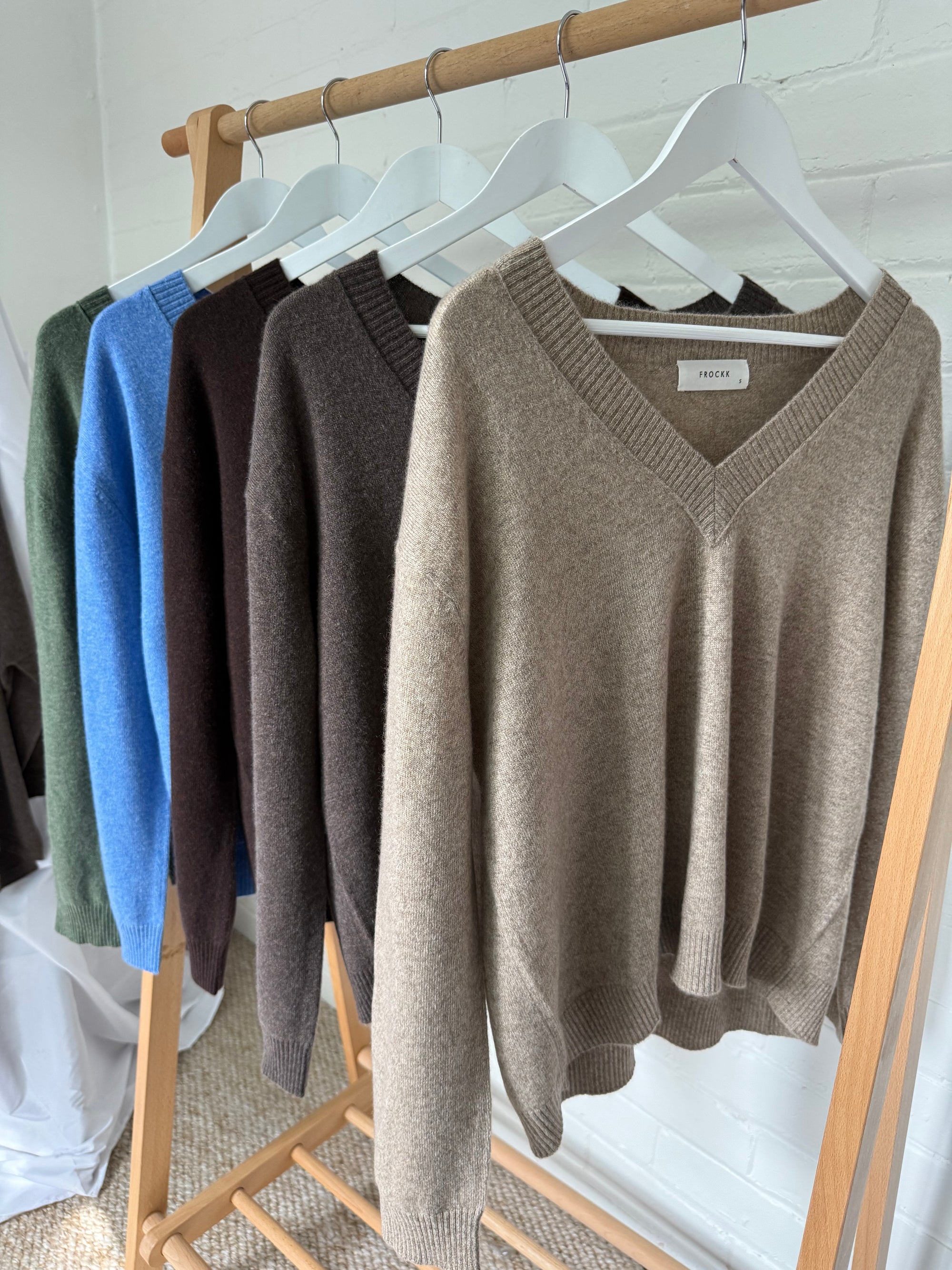 hazel cashmere v neck -chocolate General