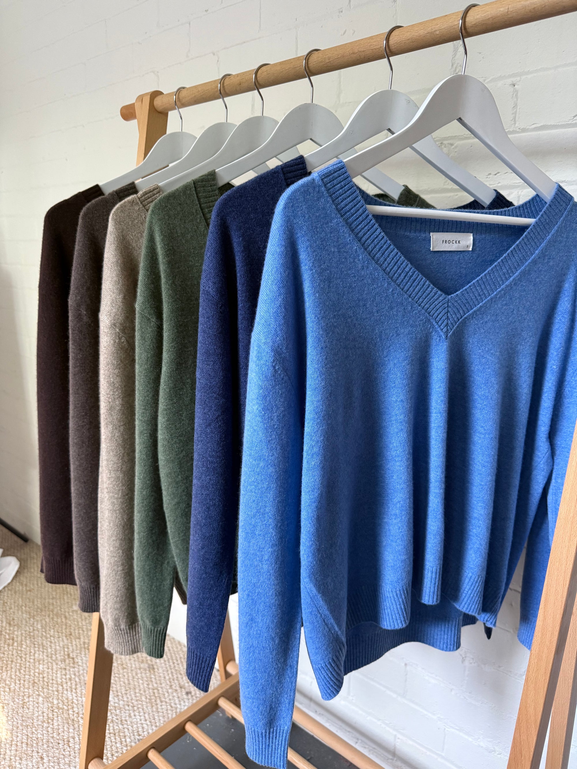 hazel cashmere v neck -bark General