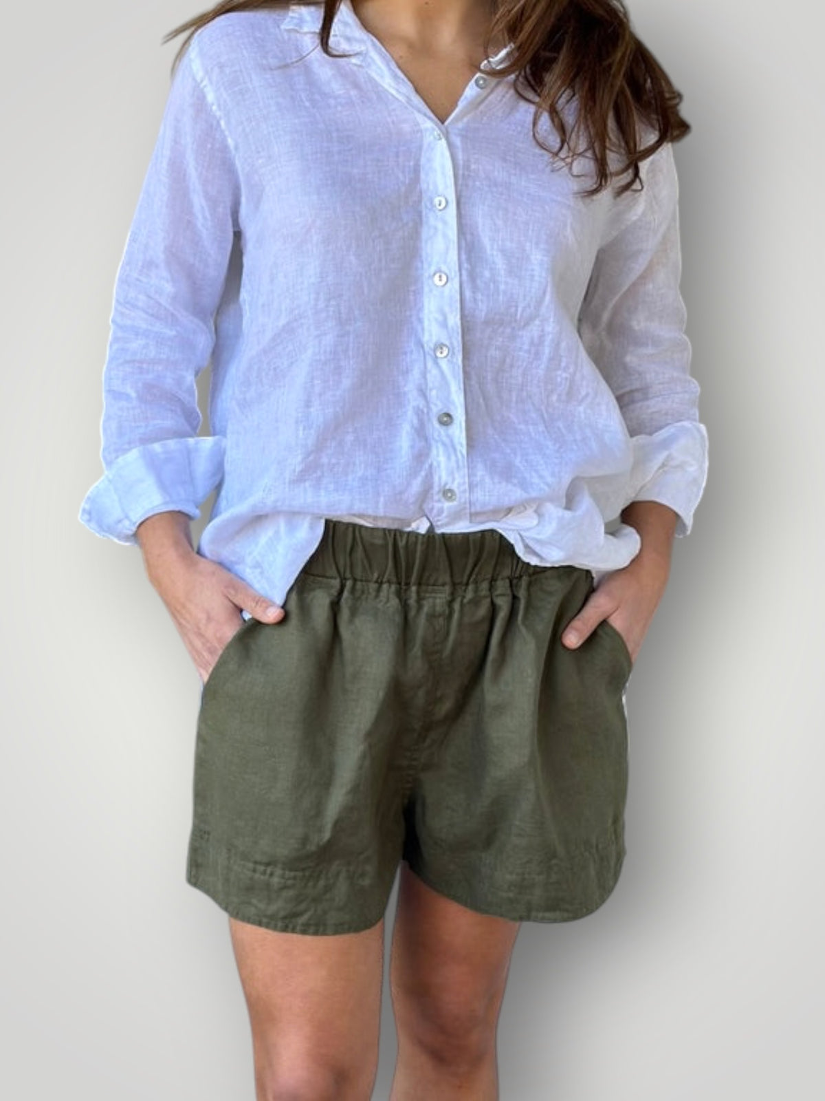 abbey short - army linen Apparel