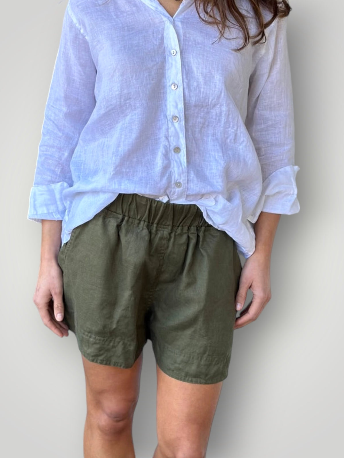 abbey short - army linen Apparel