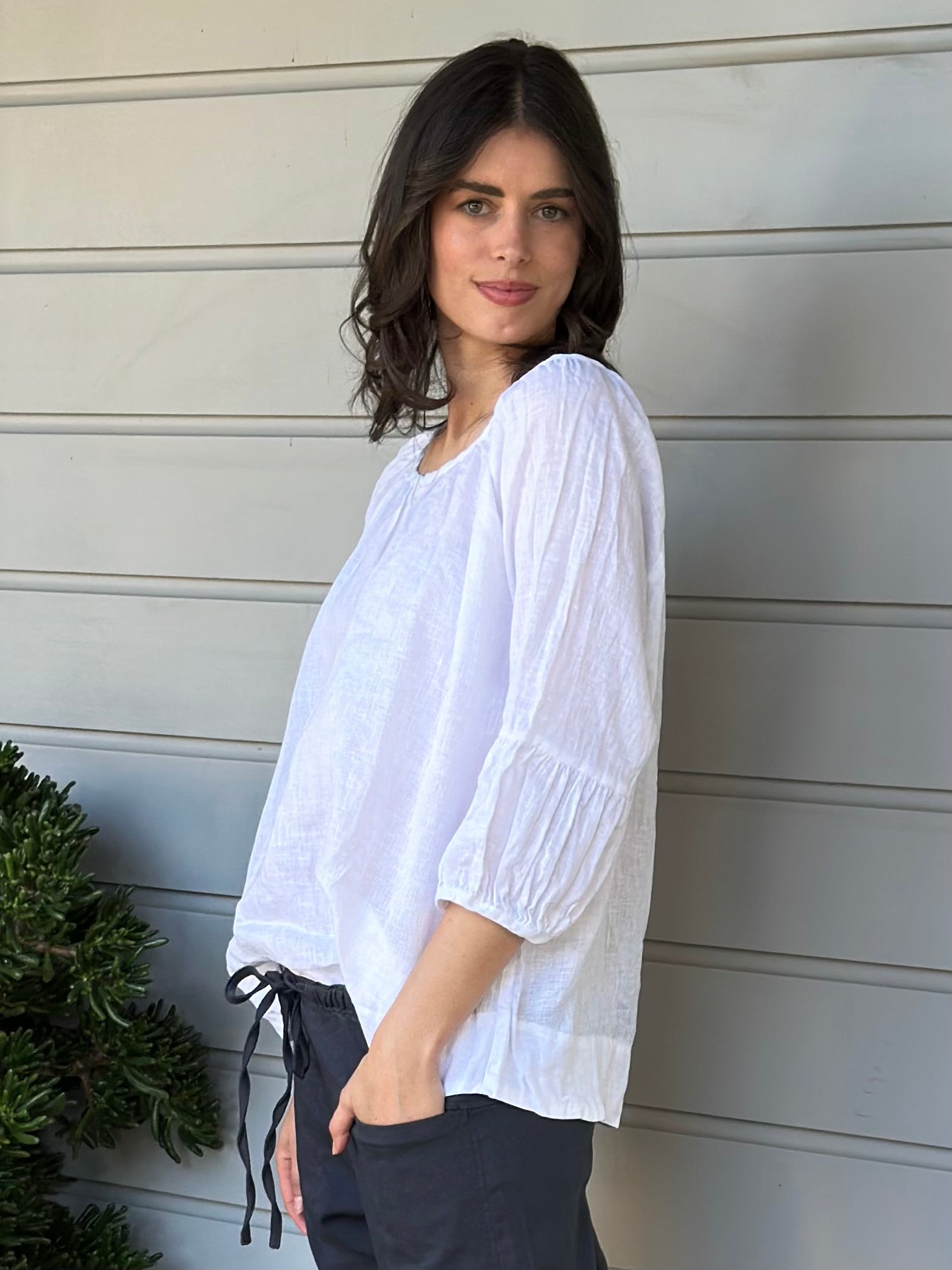 julia top-white linen Apparel