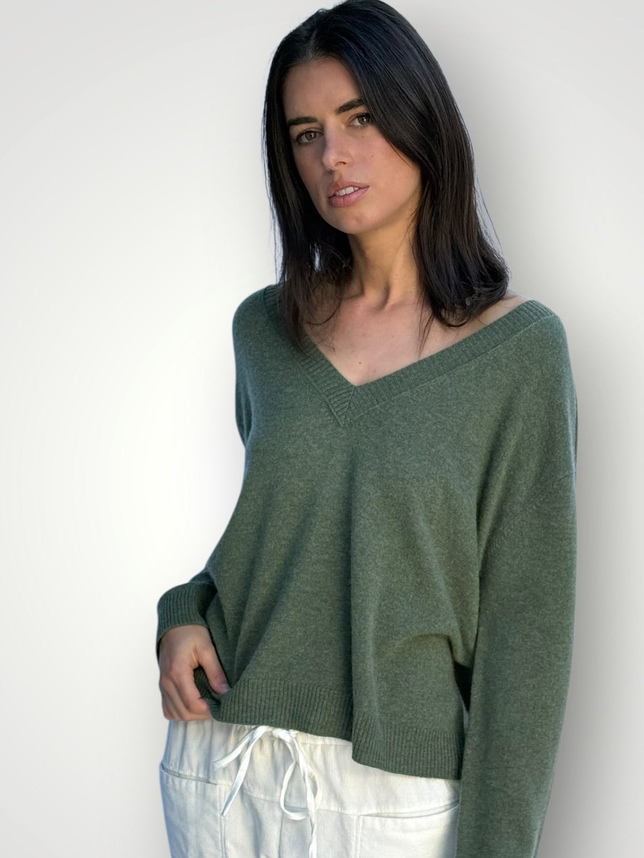 hazel cashmere v neck -chive General