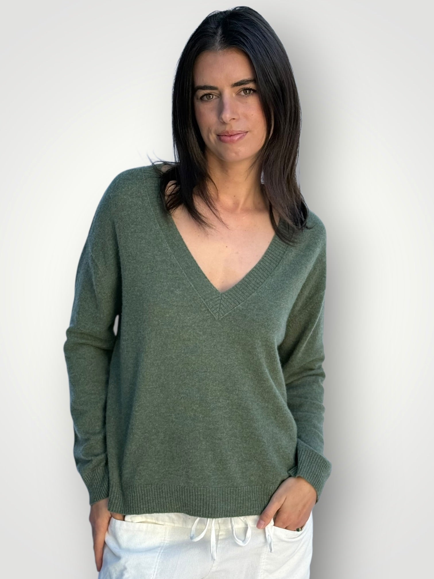 hazel cashmere v neck -chive General