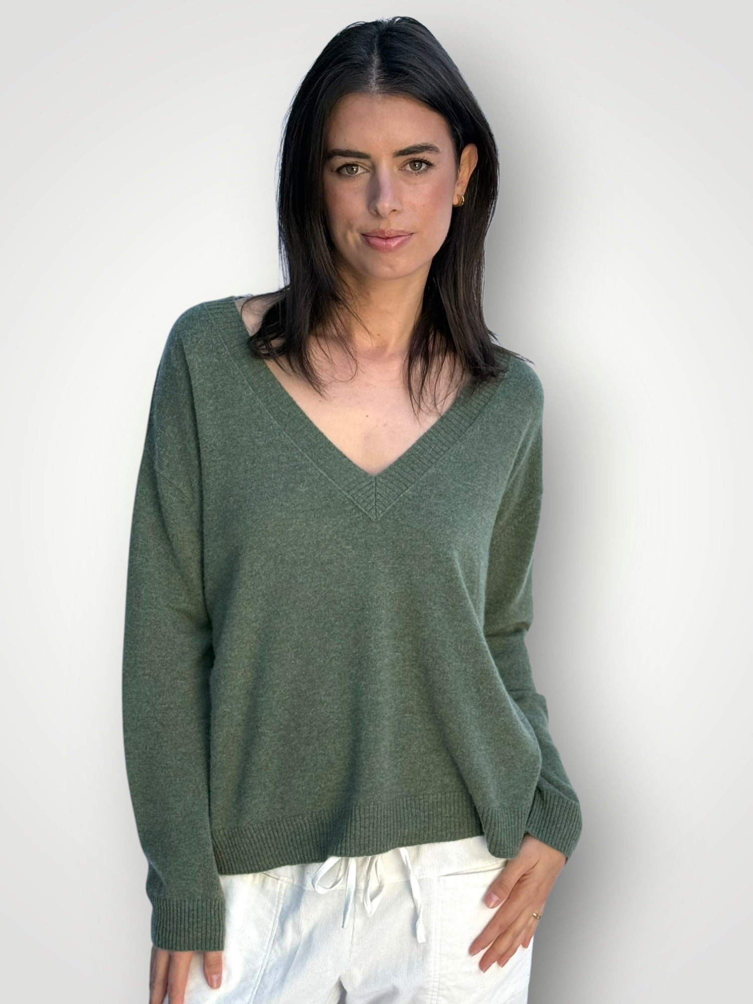 hazel cashmere v neck -chive General