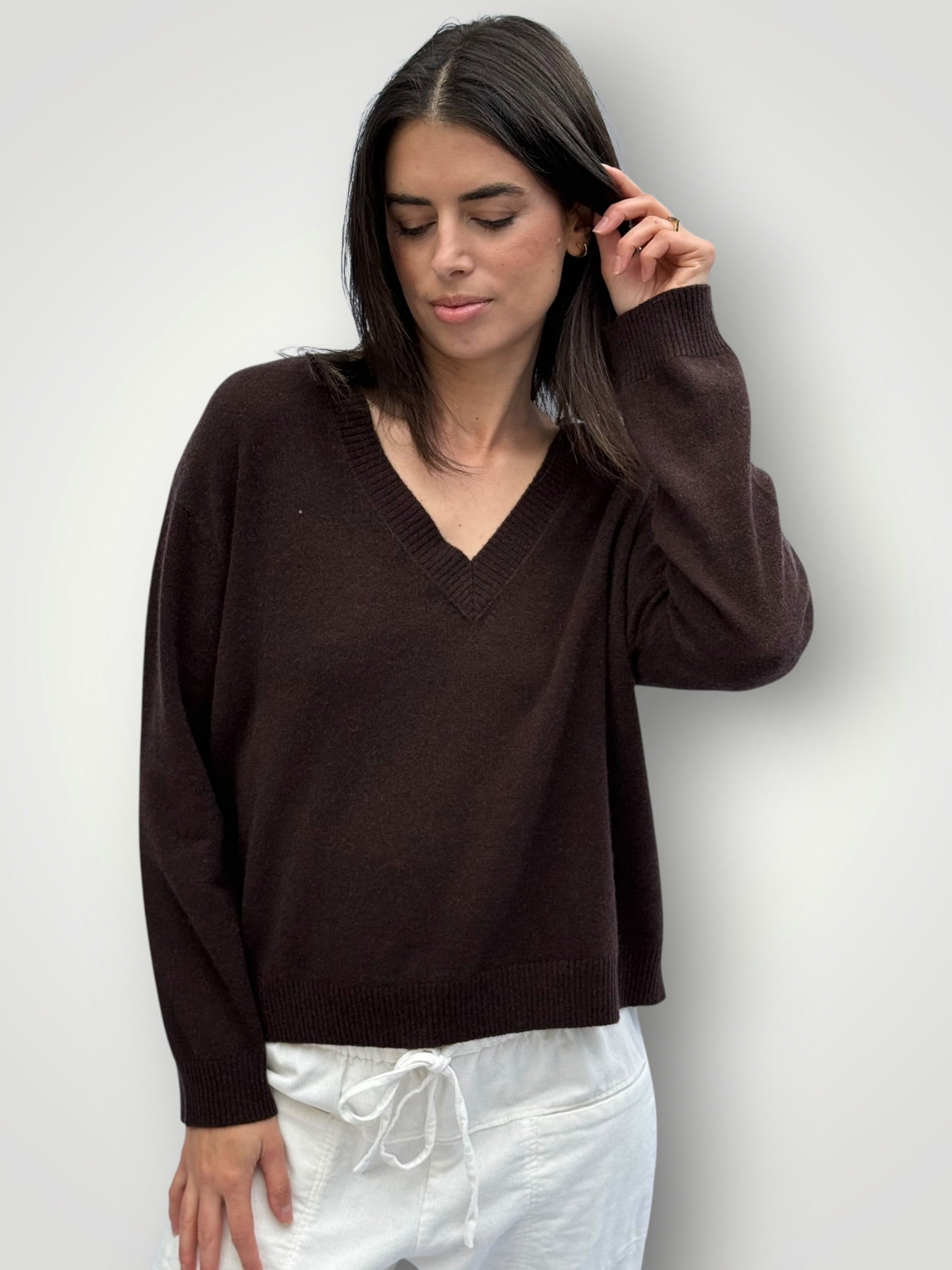 hazel cashmere v neck -chocolate General