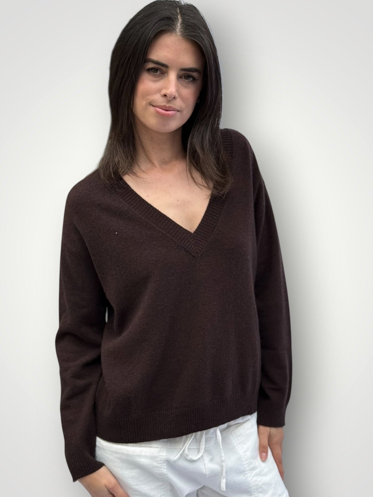 hazel cashmere v neck -chocolate General