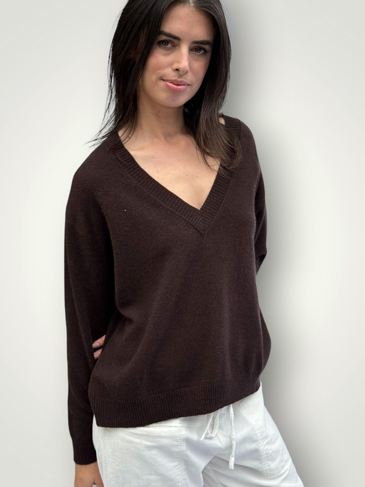 hazel cashmere v neck -chocolate General