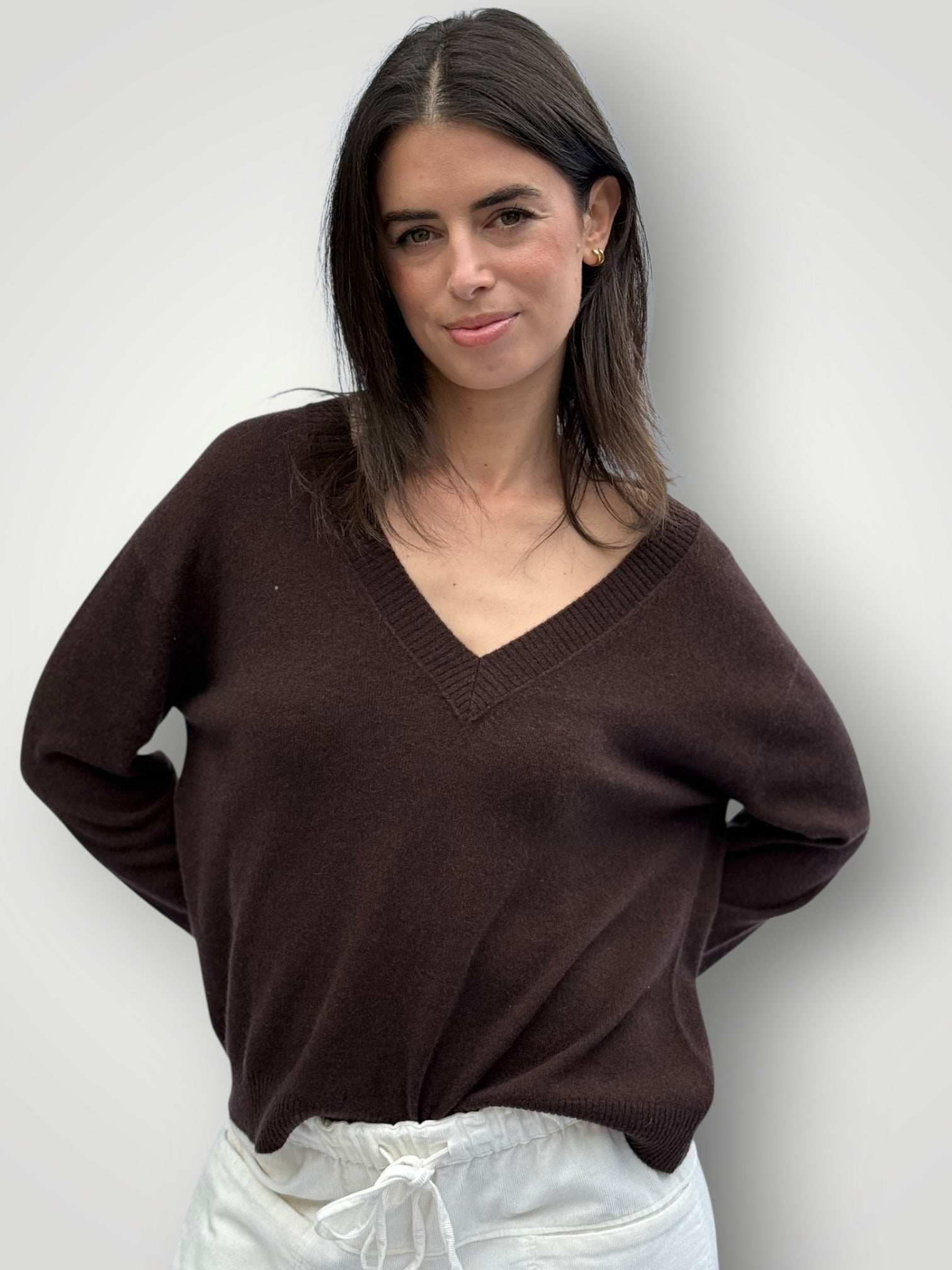 hazel cashmere v neck -chocolate General