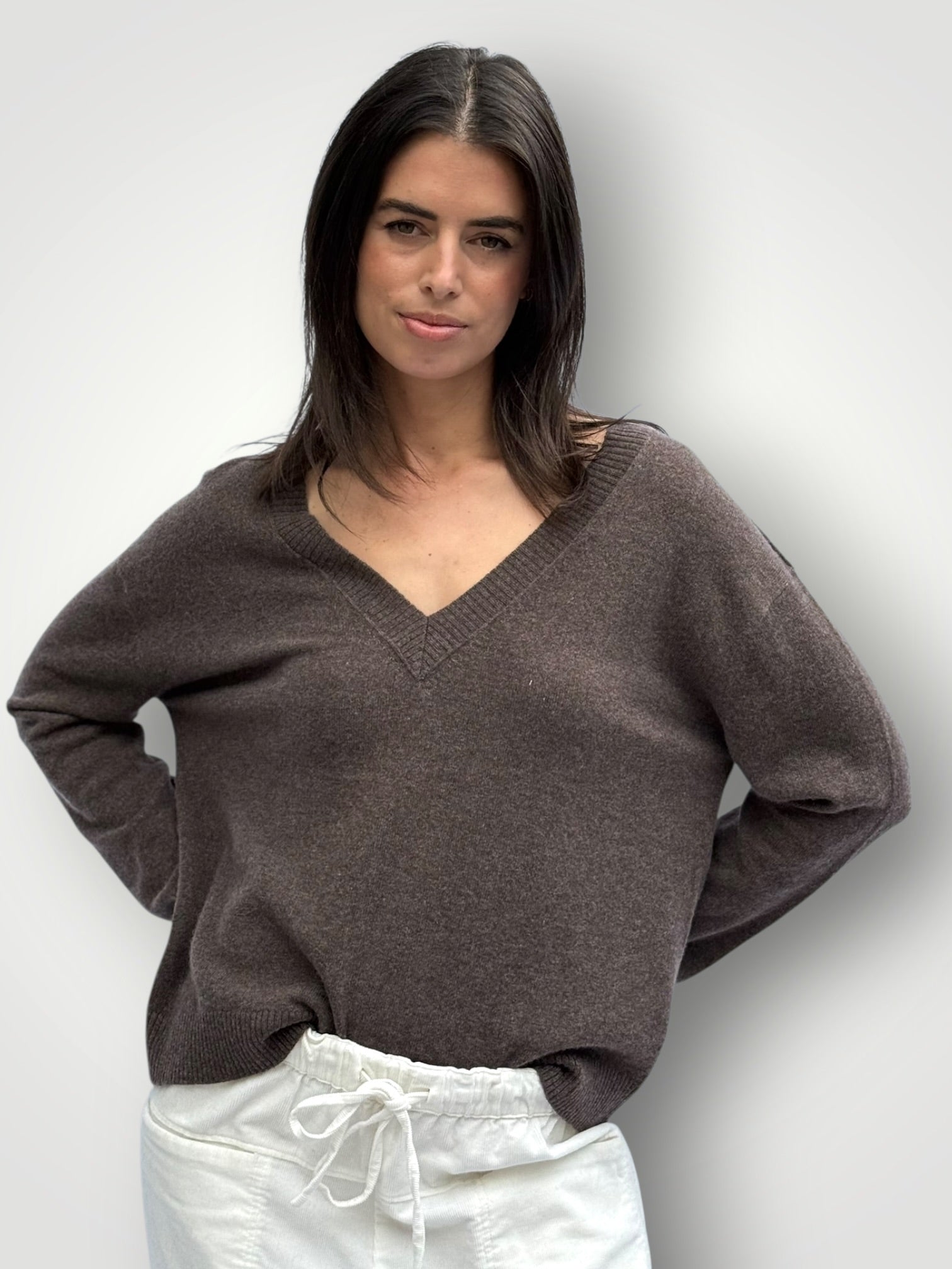 hazel cashmere v neck -bark General